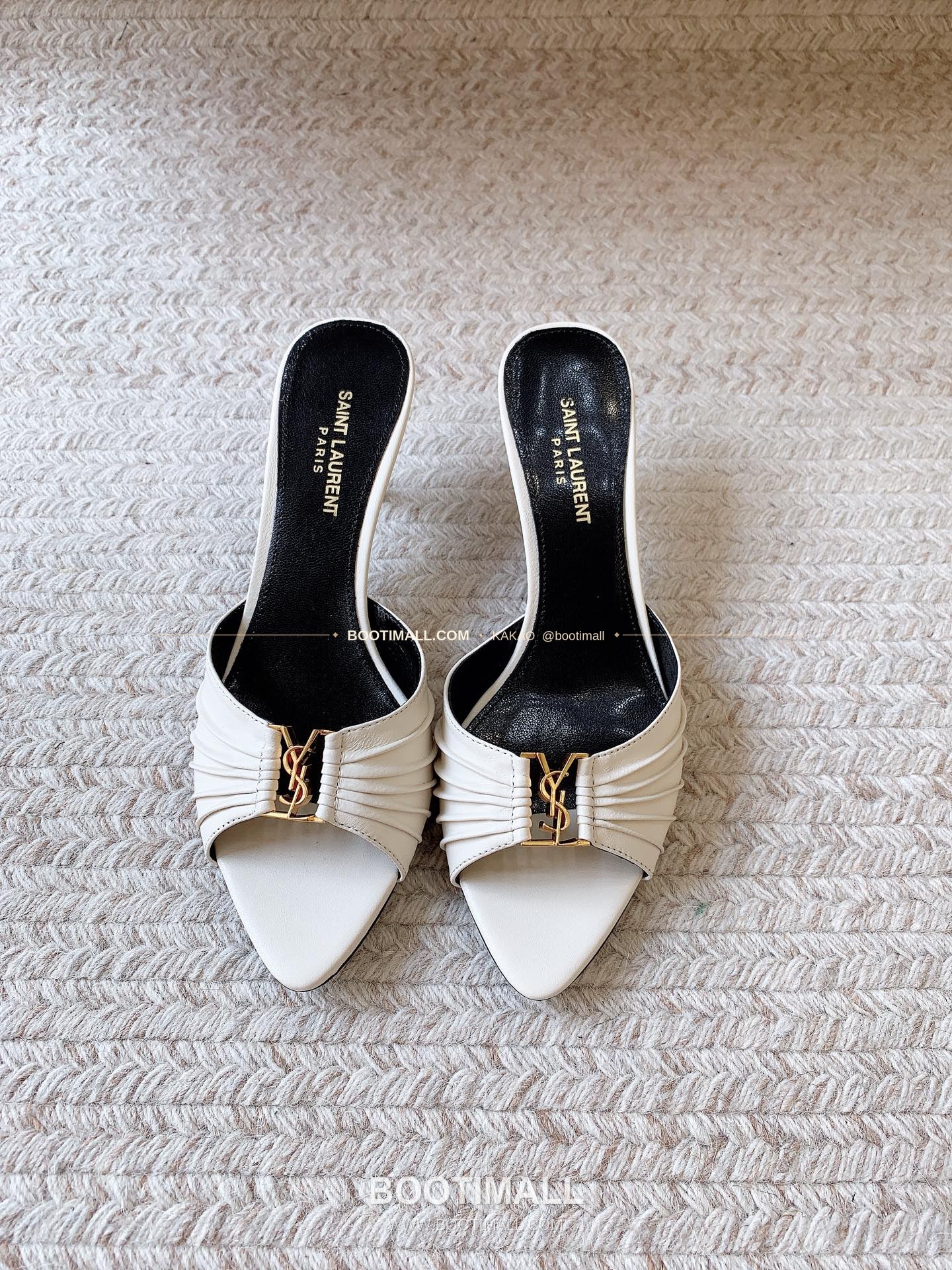 생로랑 2026 레더 YSL 메탈 플리츠 스트랩 화이트 샌들 Saint Laurent 2026 Leather YSL Metal Pleated Strap White Sandals 2