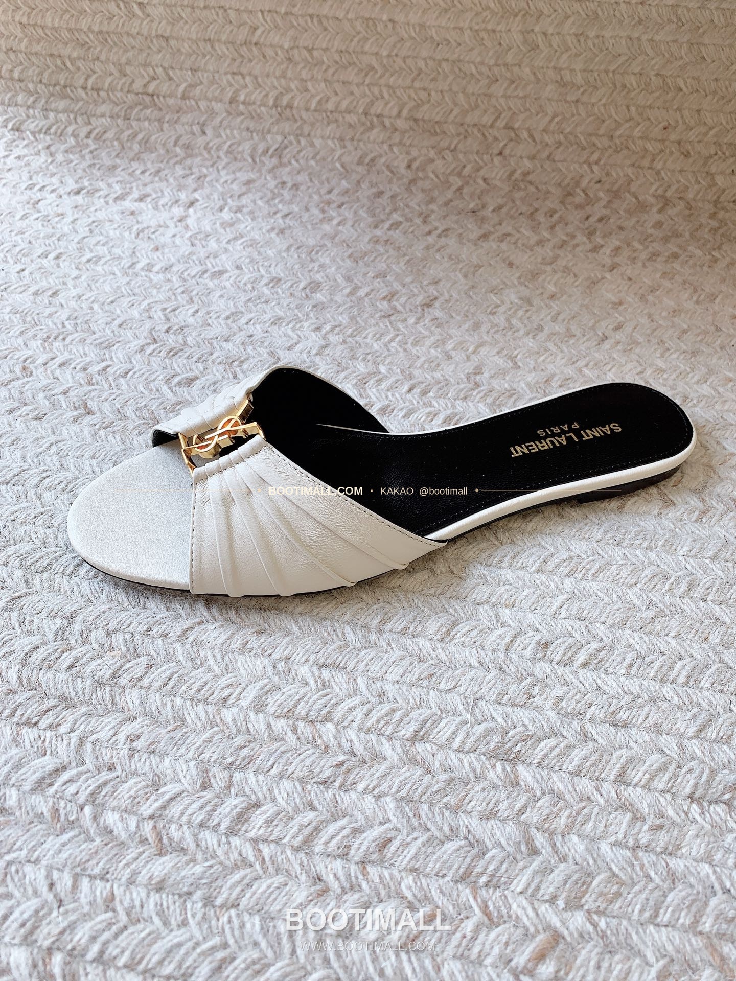 생로랑 2026 레더 YSL 메탈 플리츠 스트랩 화이트 뮬 Saint Laurent 2026 Leather YSL Metal Pleated Strap White Mule 1