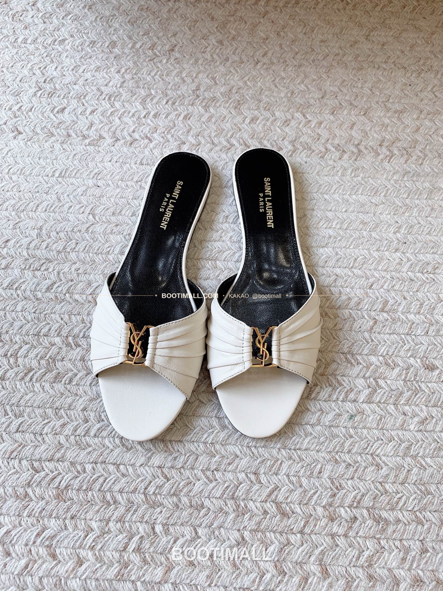 생로랑 2026 레더 YSL 메탈 플리츠 스트랩 화이트 뮬 Saint Laurent 2026 Leather YSL Metal Pleated Strap White Mule 2