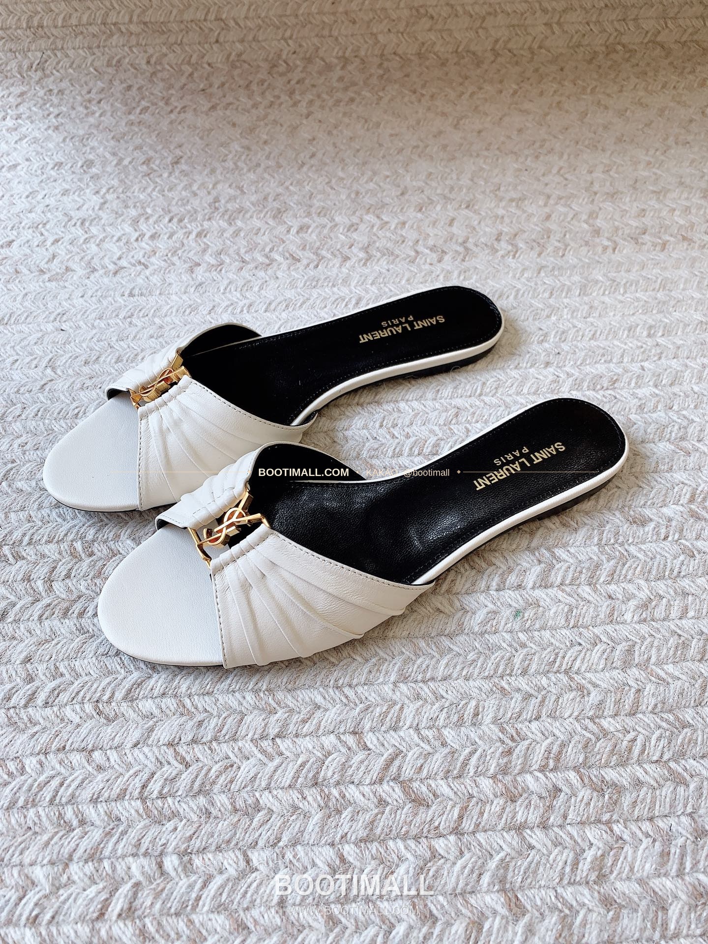 생로랑 2026 레더 YSL 메탈 플리츠 스트랩 화이트 뮬 Saint Laurent 2026 Leather YSL Metal Pleated Strap White Mule 3