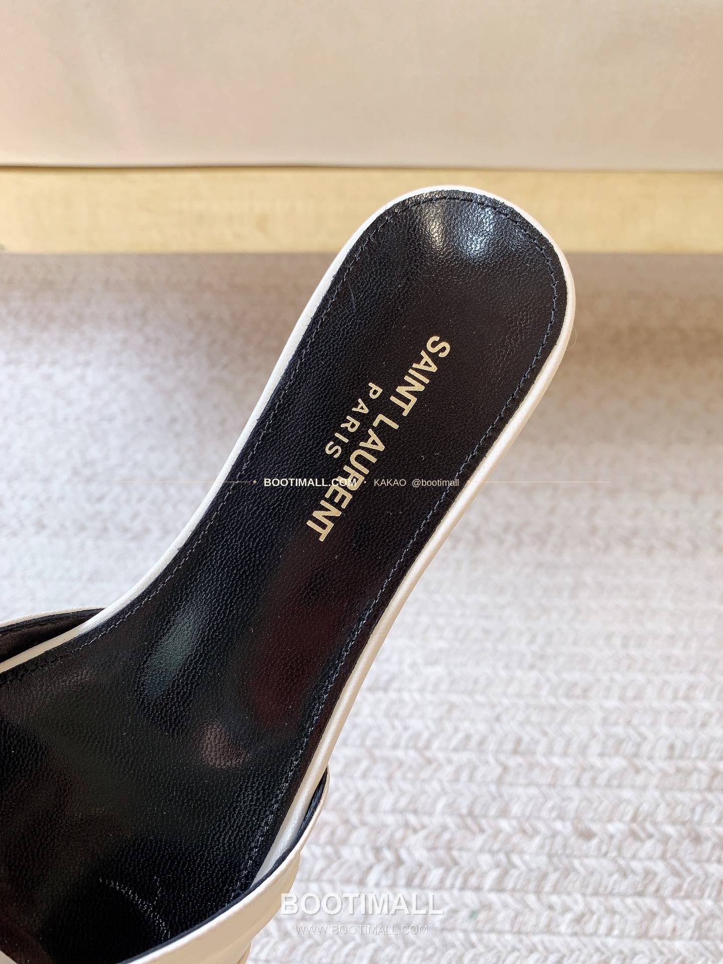 생로랑 2026 레더 YSL 메탈 플리츠 스트랩 화이트 뮬 Saint Laurent 2026 Leather YSL Metal Pleated Strap White Mule 5