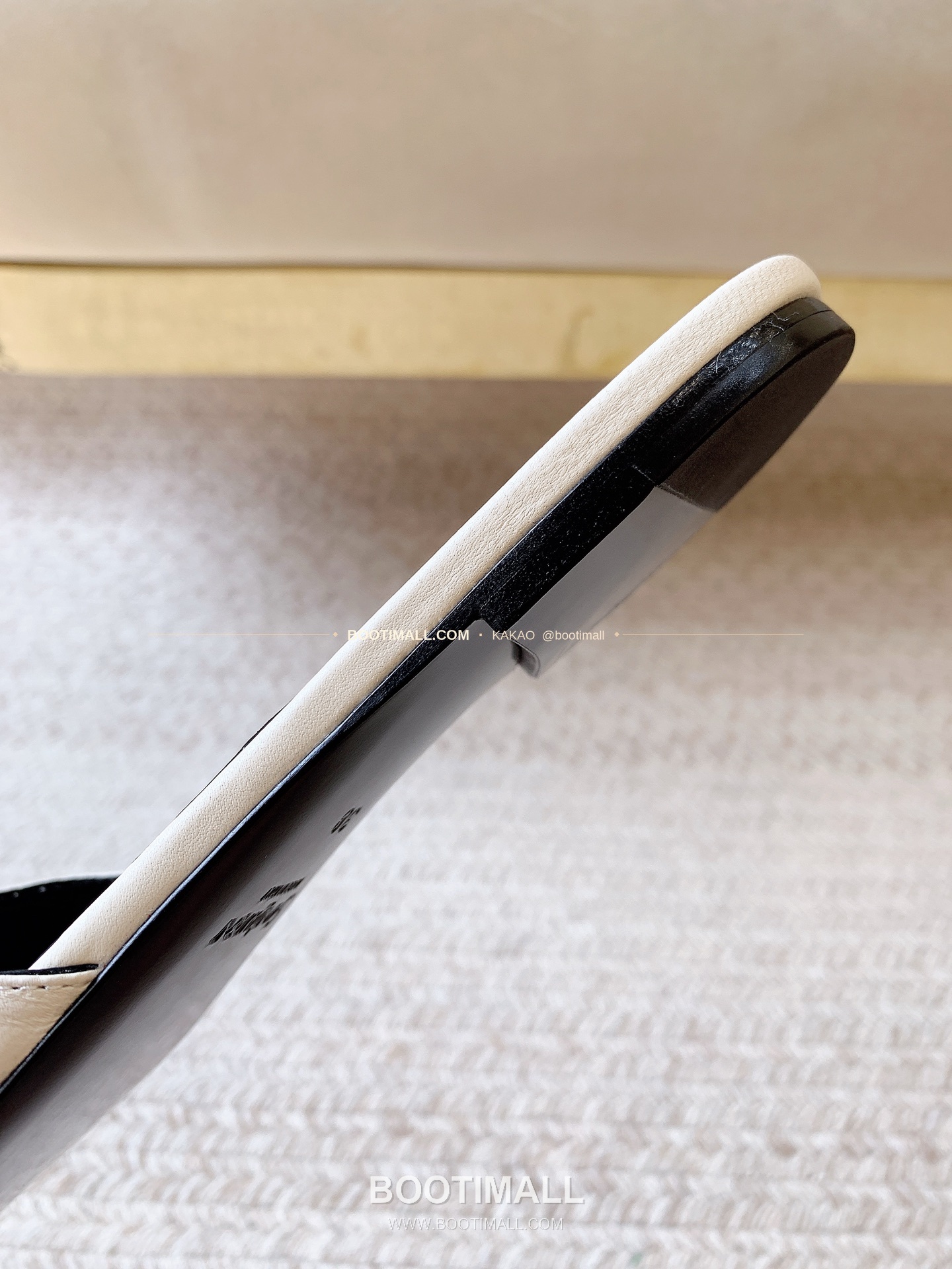 생로랑 2026 레더 YSL 메탈 플리츠 스트랩 화이트 뮬 Saint Laurent 2026 Leather YSL Metal Pleated Strap White Mule 6