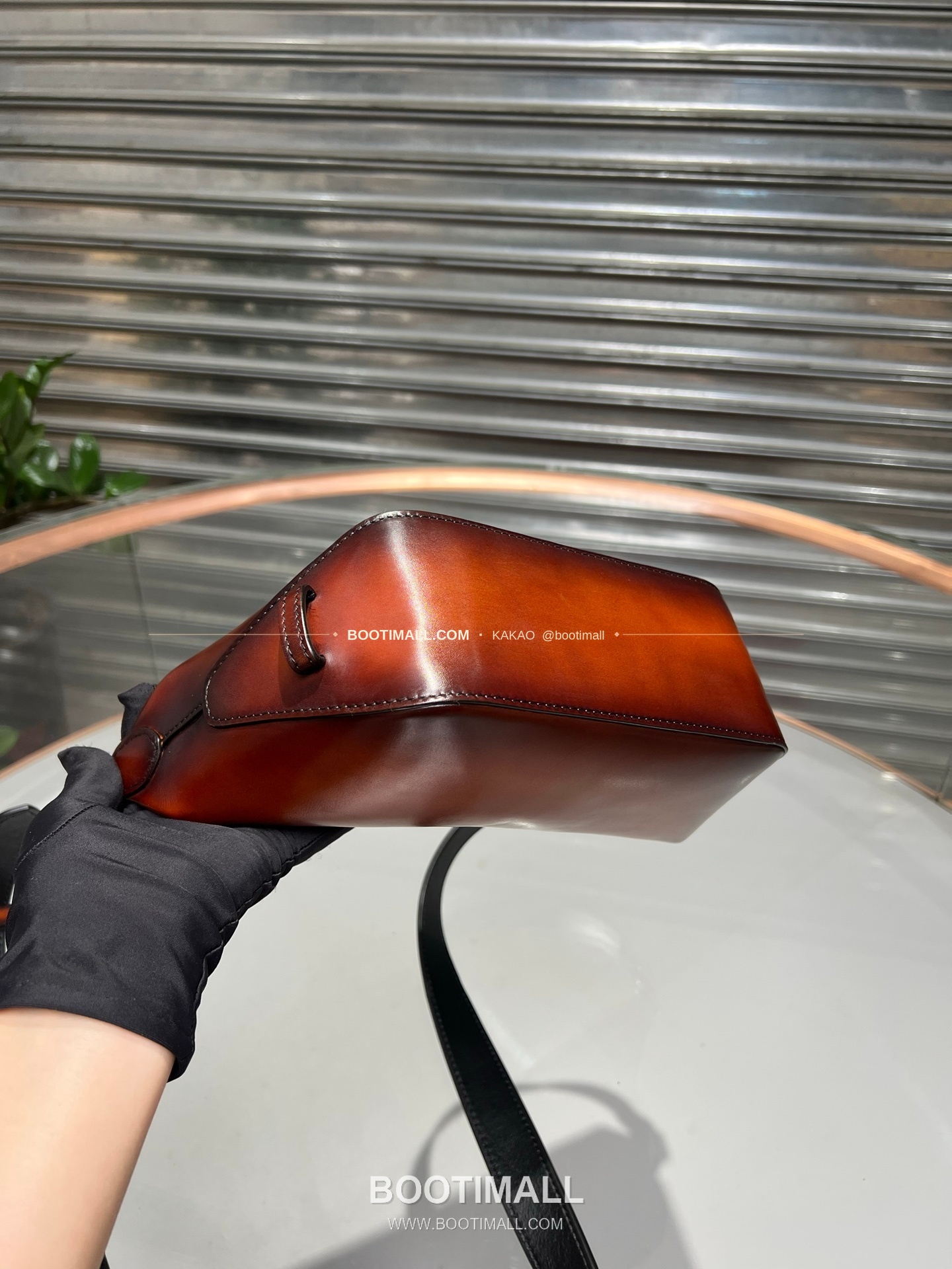 벨루티 파티나 카프스킨 수공 컬러링 오렌지 미니 숄더백 Berluti Patina Calfskin Hand Colored Orange Mini Shoulder Bag 29cm 9