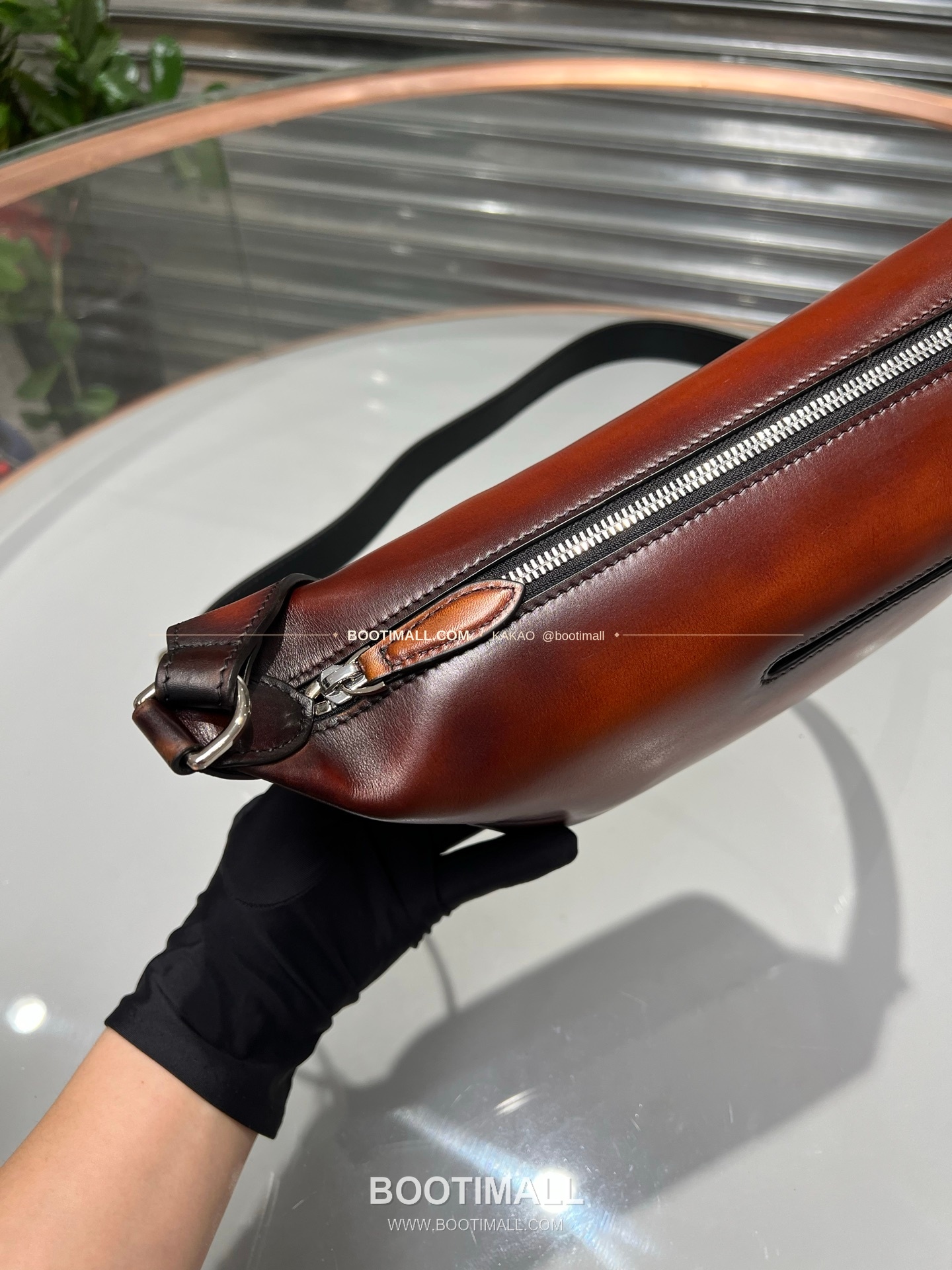 벨루티 파티나 카프스킨 수공 컬러링 오렌지 미니 숄더백 Berluti Patina Calfskin Hand Colored Orange Mini Shoulder Bag 29cm 10