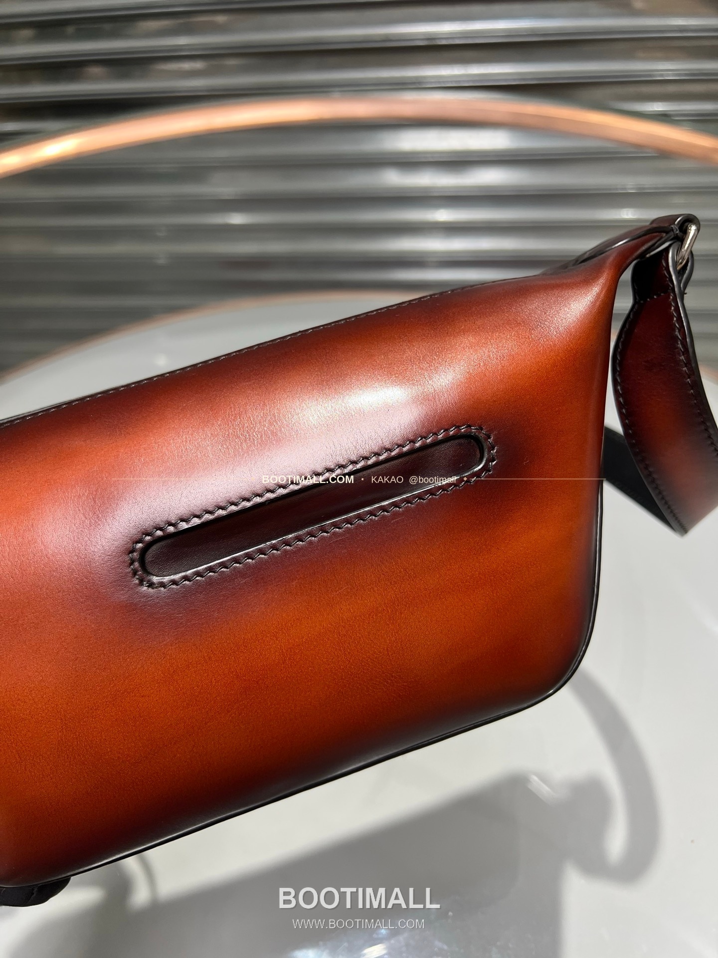 벨루티 파티나 카프스킨 수공 컬러링 오렌지 미니 숄더백 Berluti Patina Calfskin Hand Colored Orange Mini Shoulder Bag 29cm 11