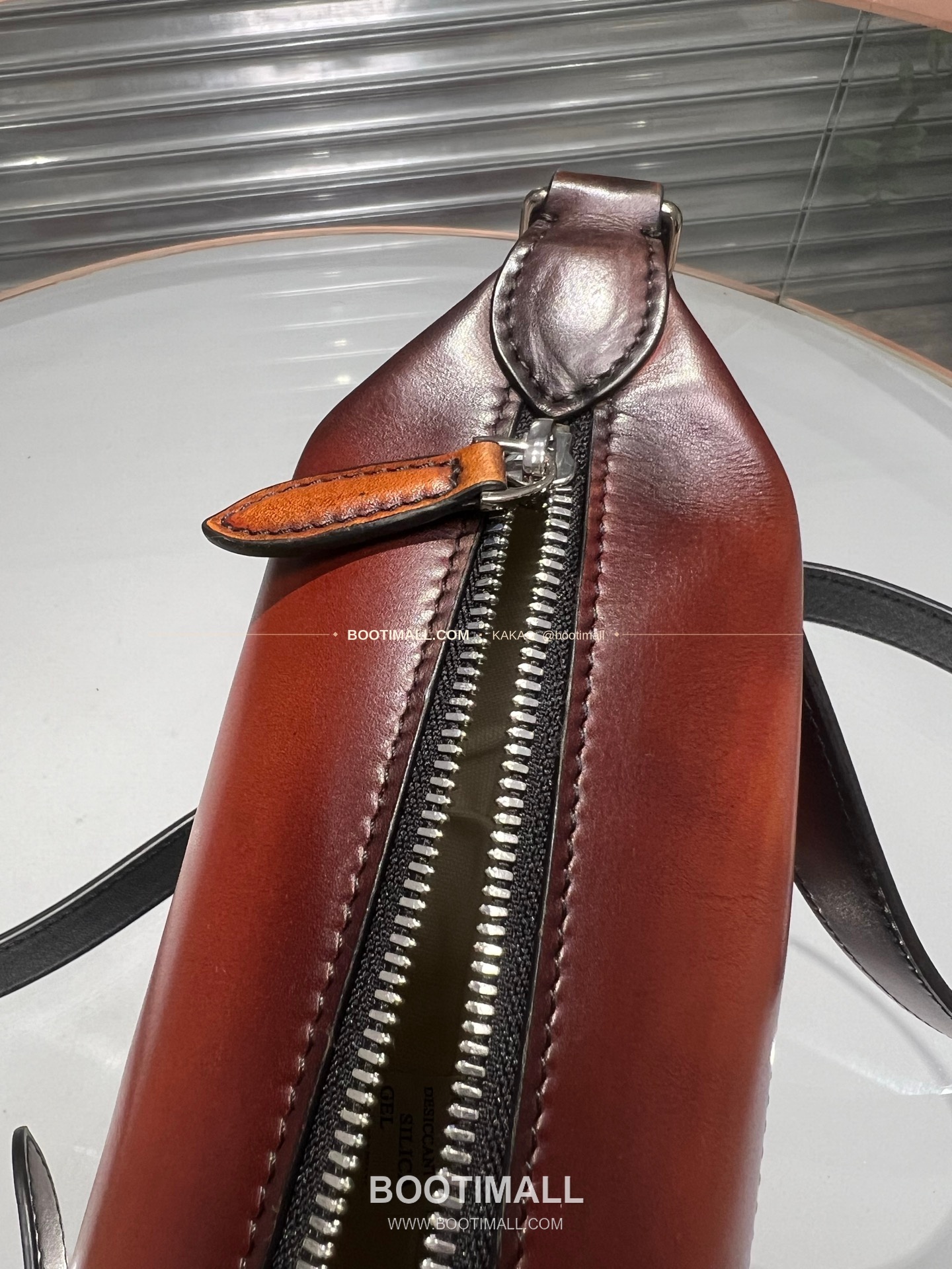 벨루티 파티나 카프스킨 수공 컬러링 오렌지 미니 숄더백 Berluti Patina Calfskin Hand Colored Orange Mini Shoulder Bag 29cm 12