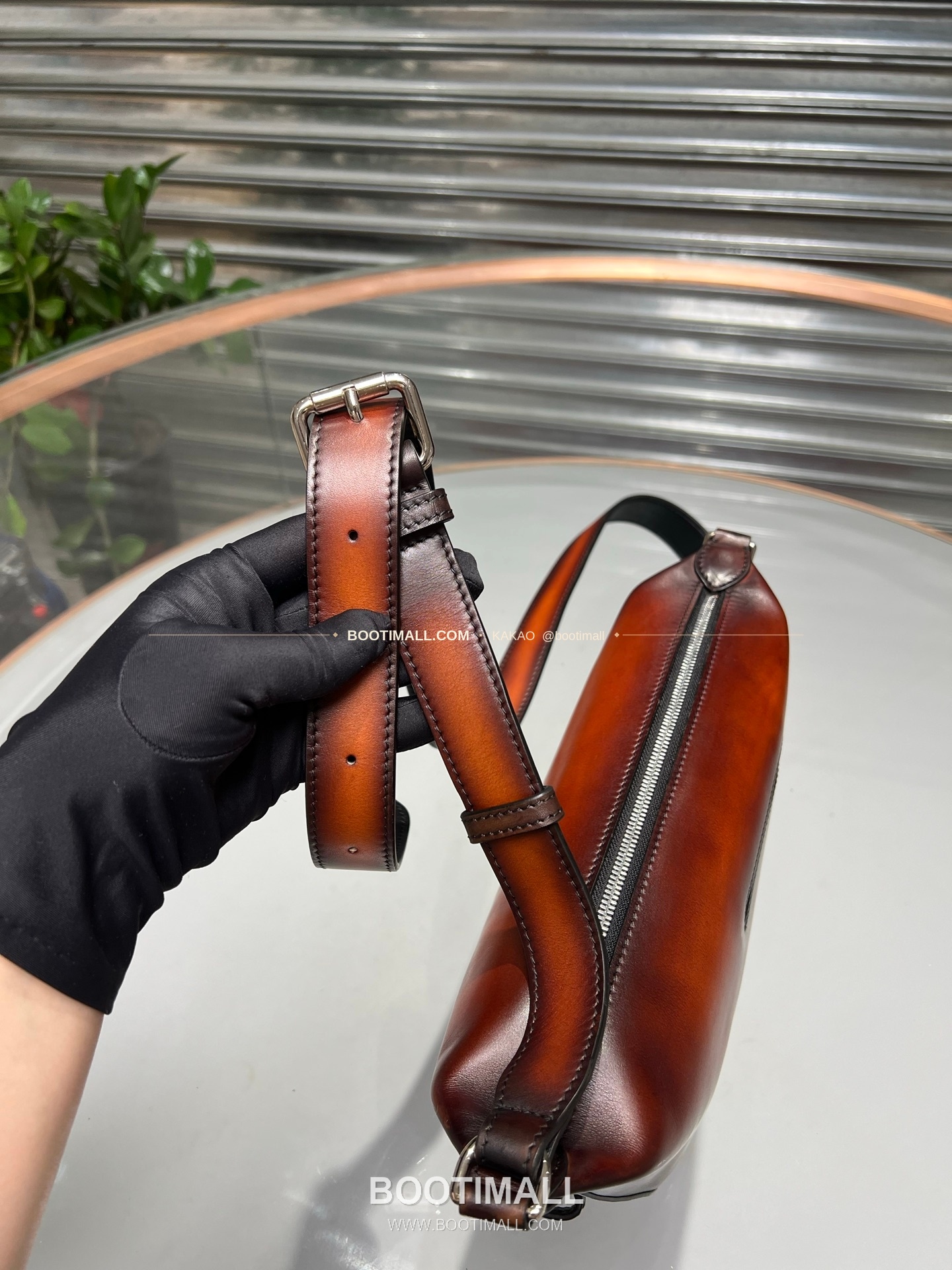 벨루티 파티나 카프스킨 수공 컬러링 오렌지 미니 숄더백 Berluti Patina Calfskin Hand Colored Orange Mini Shoulder Bag 29cm 13