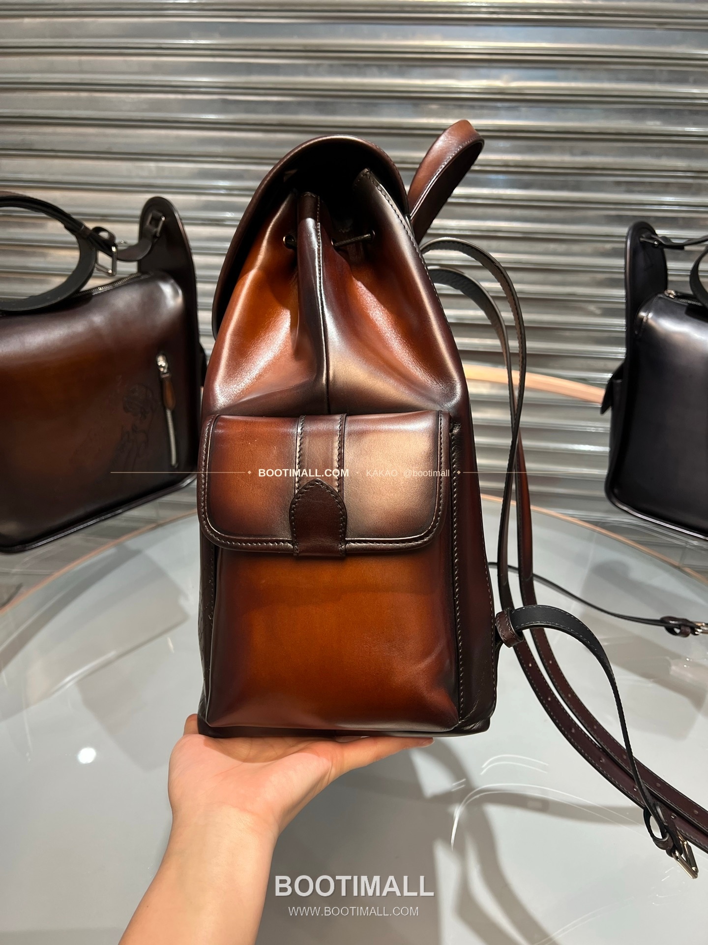 벨루티 파티나 카프스킨 수공 컬러링 플랩 백팩 Berluti Patina Calfskin Hand Colored Flap Backpack 35cm 5