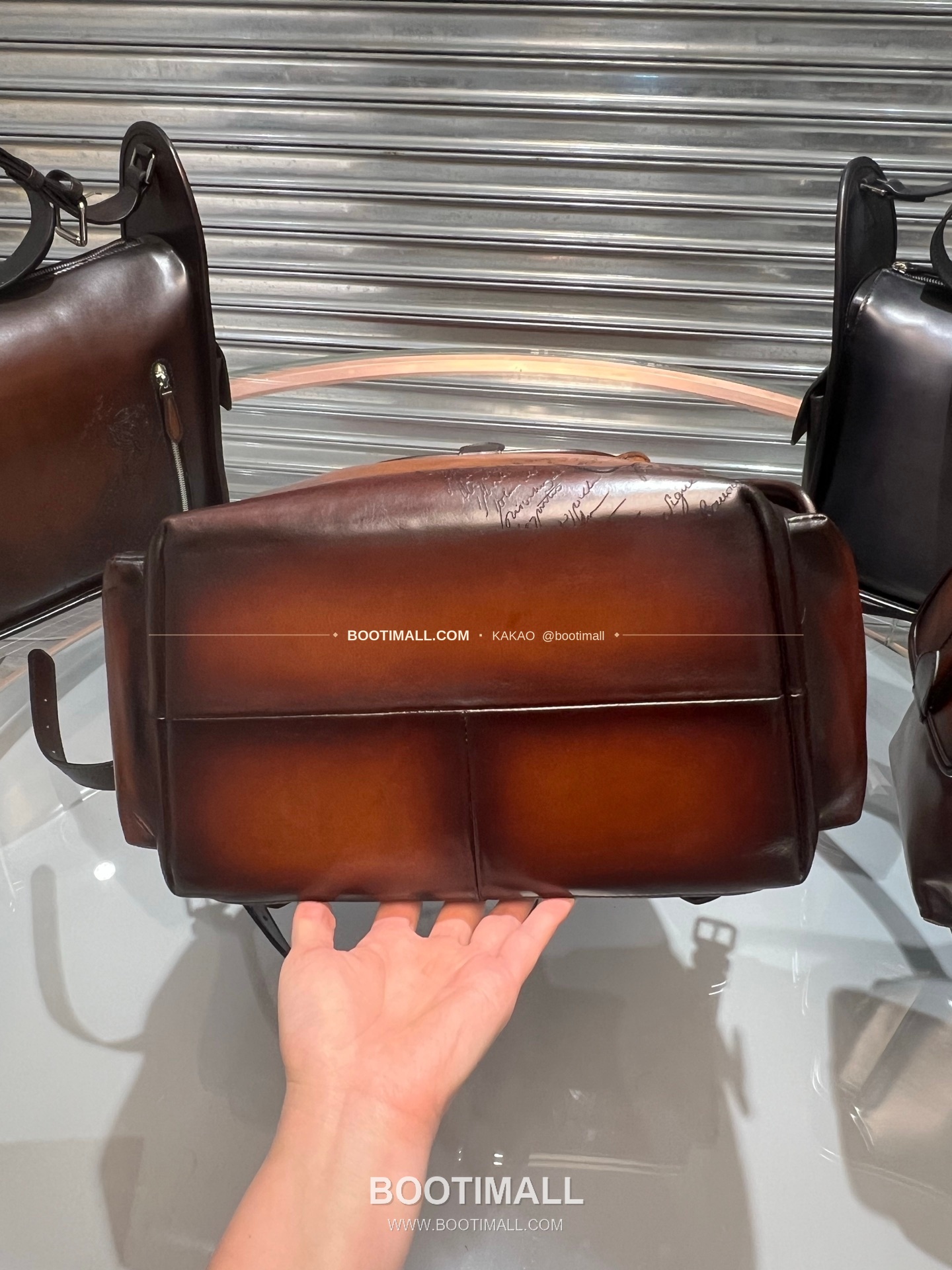 벨루티 파티나 카프스킨 수공 컬러링 플랩 백팩 Berluti Patina Calfskin Hand Colored Flap Backpack 35cm 6