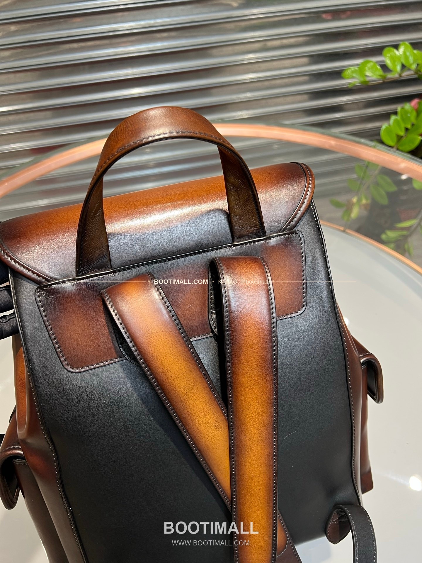 벨루티 파티나 카프스킨 수공 컬러링 플랩 백팩 Berluti Patina Calfskin Hand Colored Flap Backpack 35cm 7