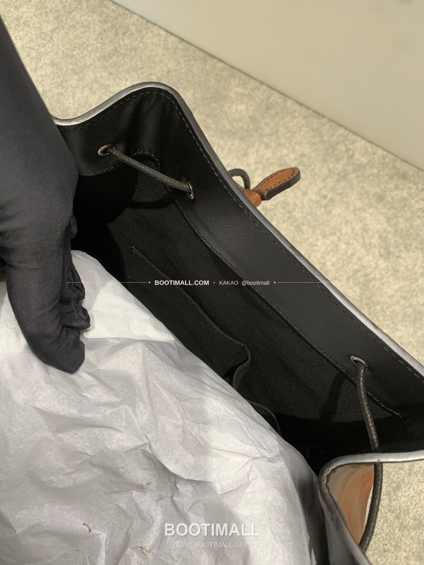 벨루티 파티나 카프스킨 수공 컬러링 플랩 백팩 Berluti Patina Calfskin Hand Colored Flap Backpack 35cm 12