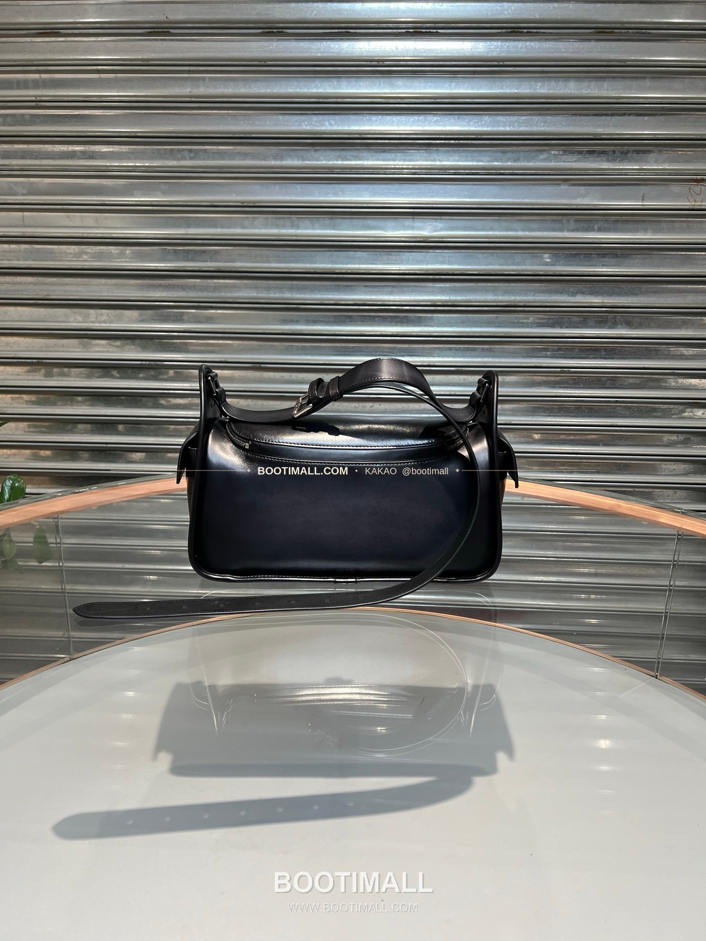 벨루티 파티나 카프스킨 수공 컬러링 스몰 크로스백 Berluti Patina Calfskin Hand Colored Small Crossbody Bag 37cm 2