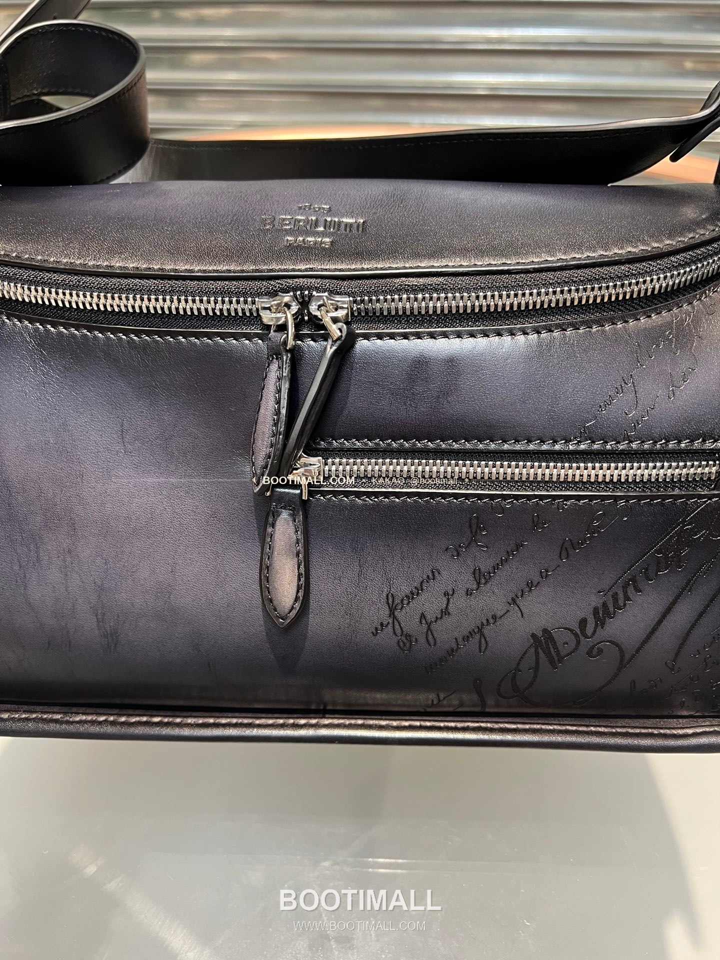 벨루티 파티나 카프스킨 수공 컬러링 스몰 크로스백 Berluti Patina Calfskin Hand Colored Small Crossbody Bag 37cm 6