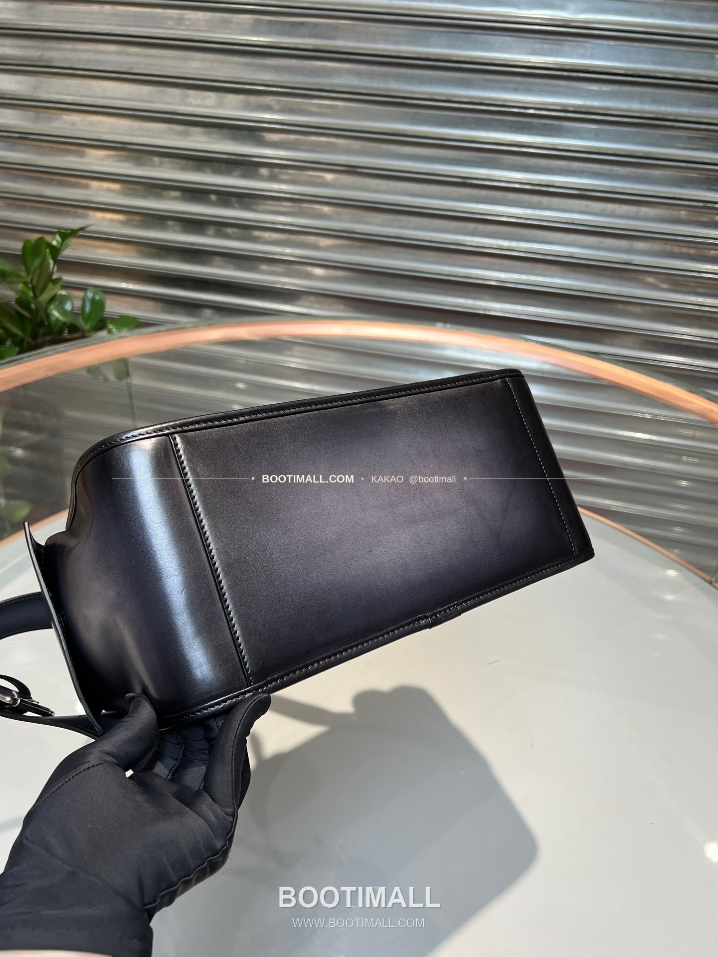 벨루티 파티나 카프스킨 수공 컬러링 스몰 크로스백 Berluti Patina Calfskin Hand Colored Small Crossbody Bag 37cm 9