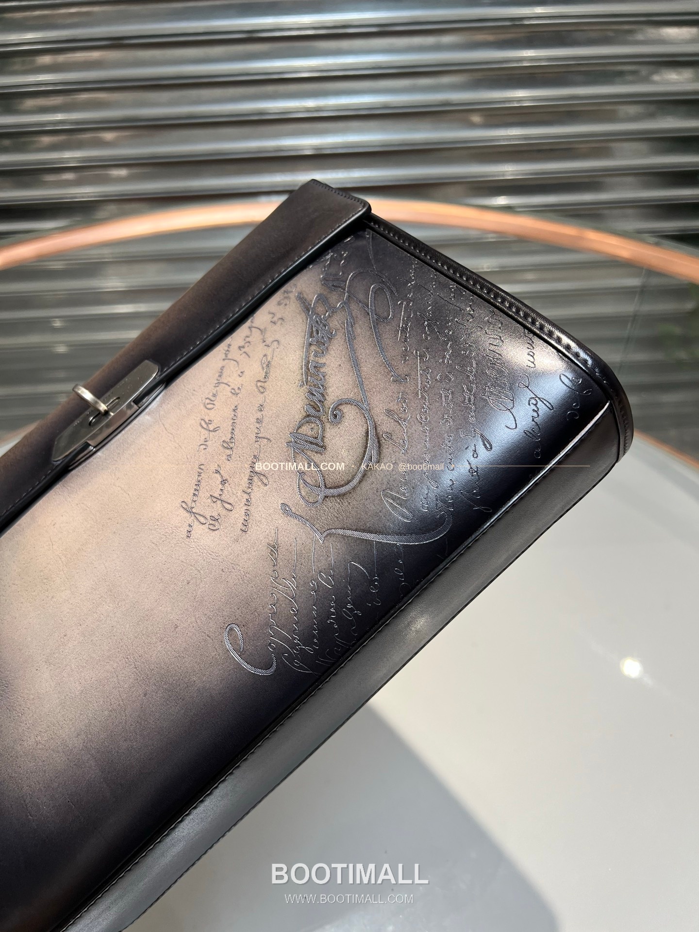 벨루티 파티나 카프스킨 수공 컬러링 스퀘어 크로스백 Berluti Patina Calfskin Hand Colored Square Crossbody Bag 30cm 5