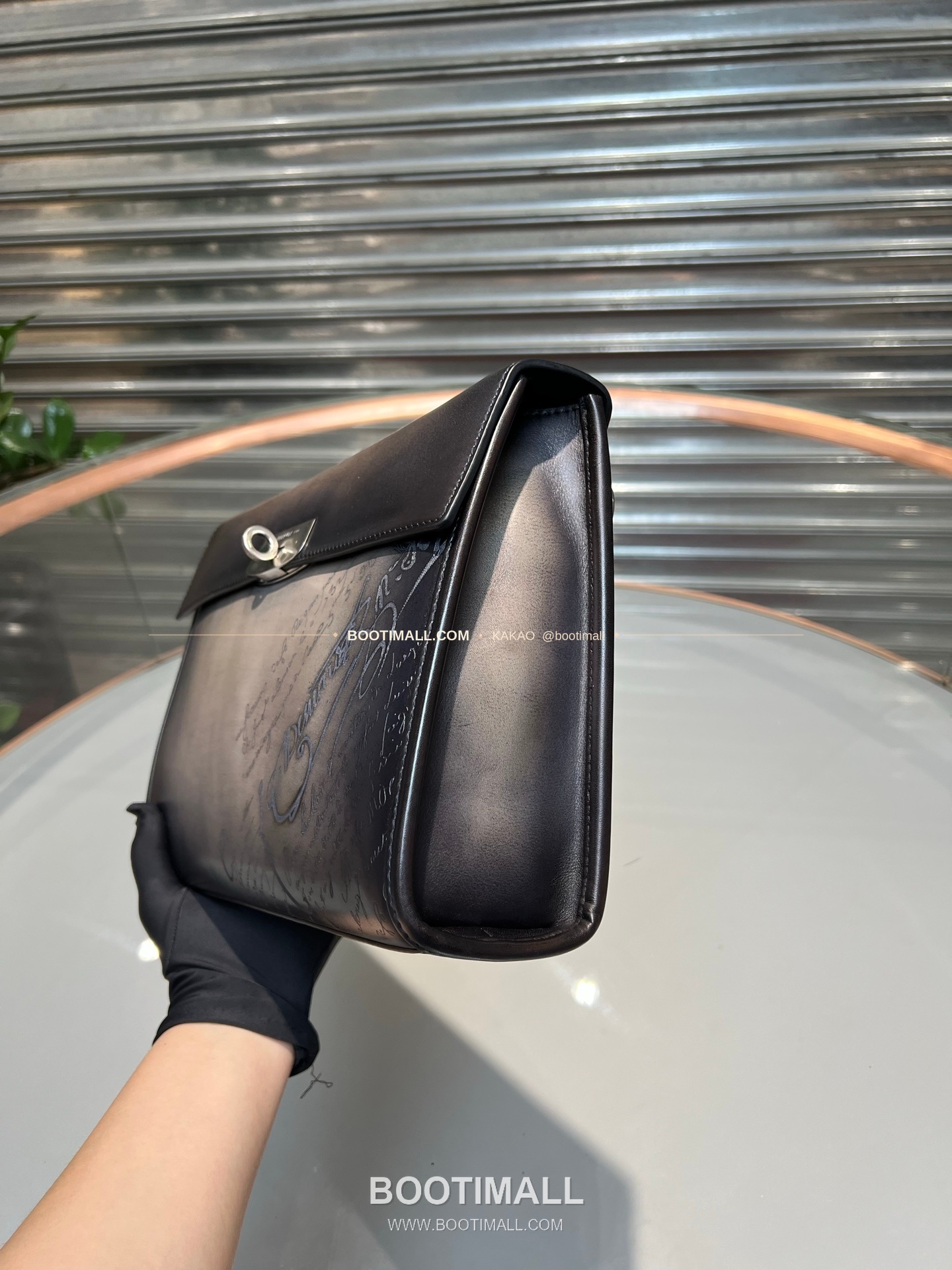 벨루티 파티나 카프스킨 수공 컬러링 스퀘어 크로스백 Berluti Patina Calfskin Hand Colored Square Crossbody Bag 30cm 6