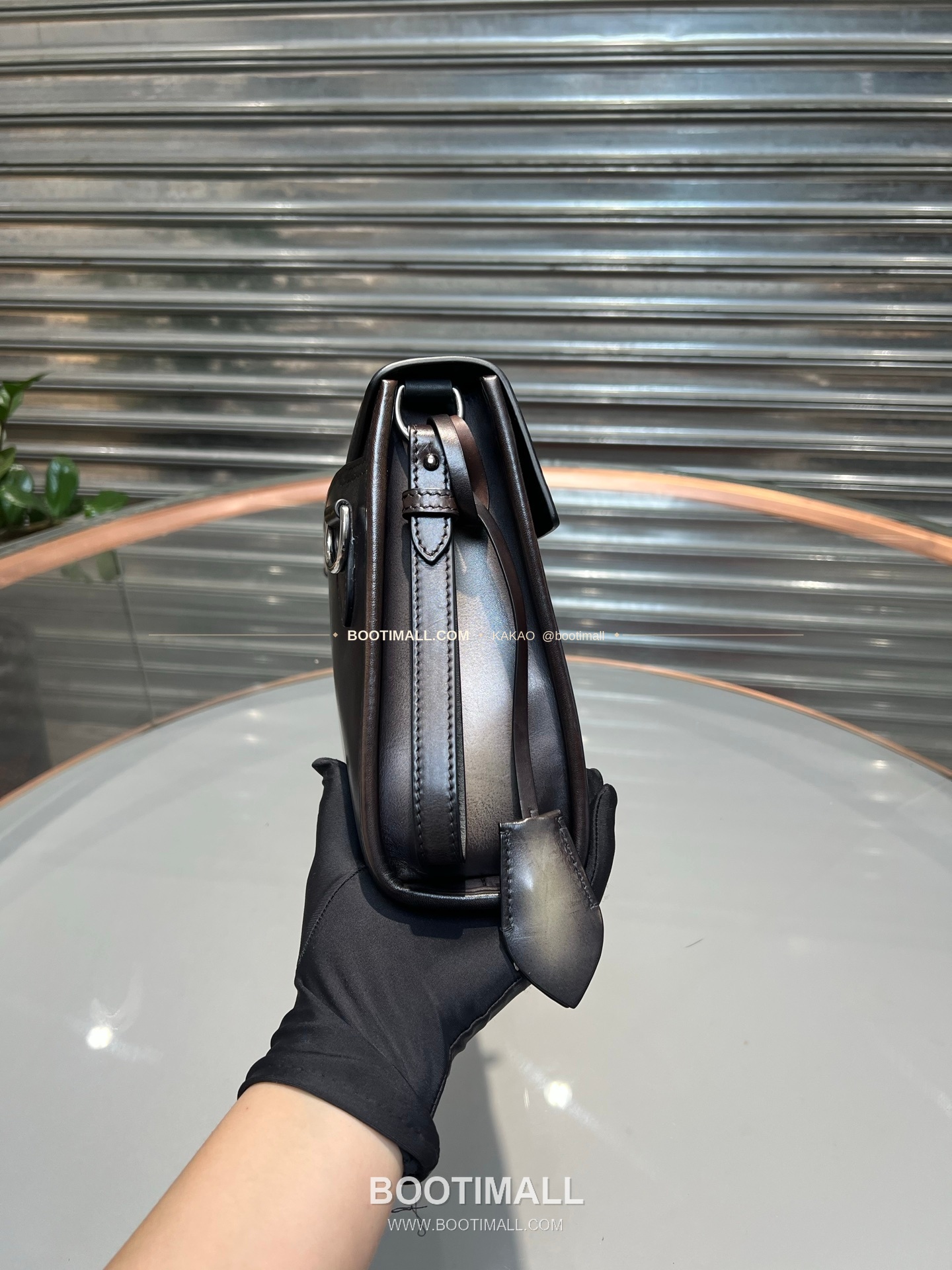 벨루티 파티나 카프스킨 수공 컬러링 스퀘어 크로스백 Berluti Patina Calfskin Hand Colored Square Crossbody Bag 30cm 8