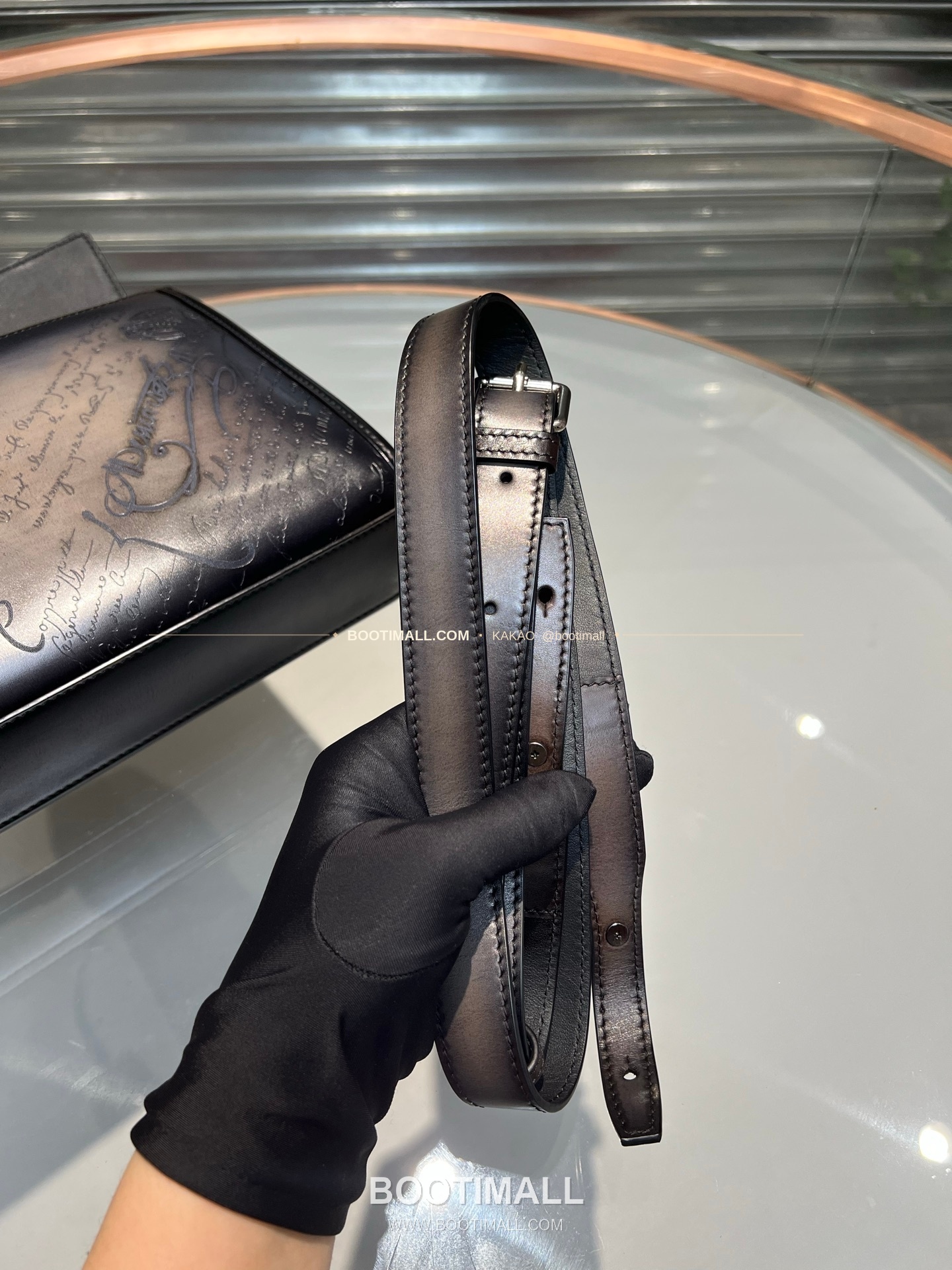 벨루티 파티나 카프스킨 수공 컬러링 스퀘어 크로스백 Berluti Patina Calfskin Hand Colored Square Crossbody Bag 30cm 10