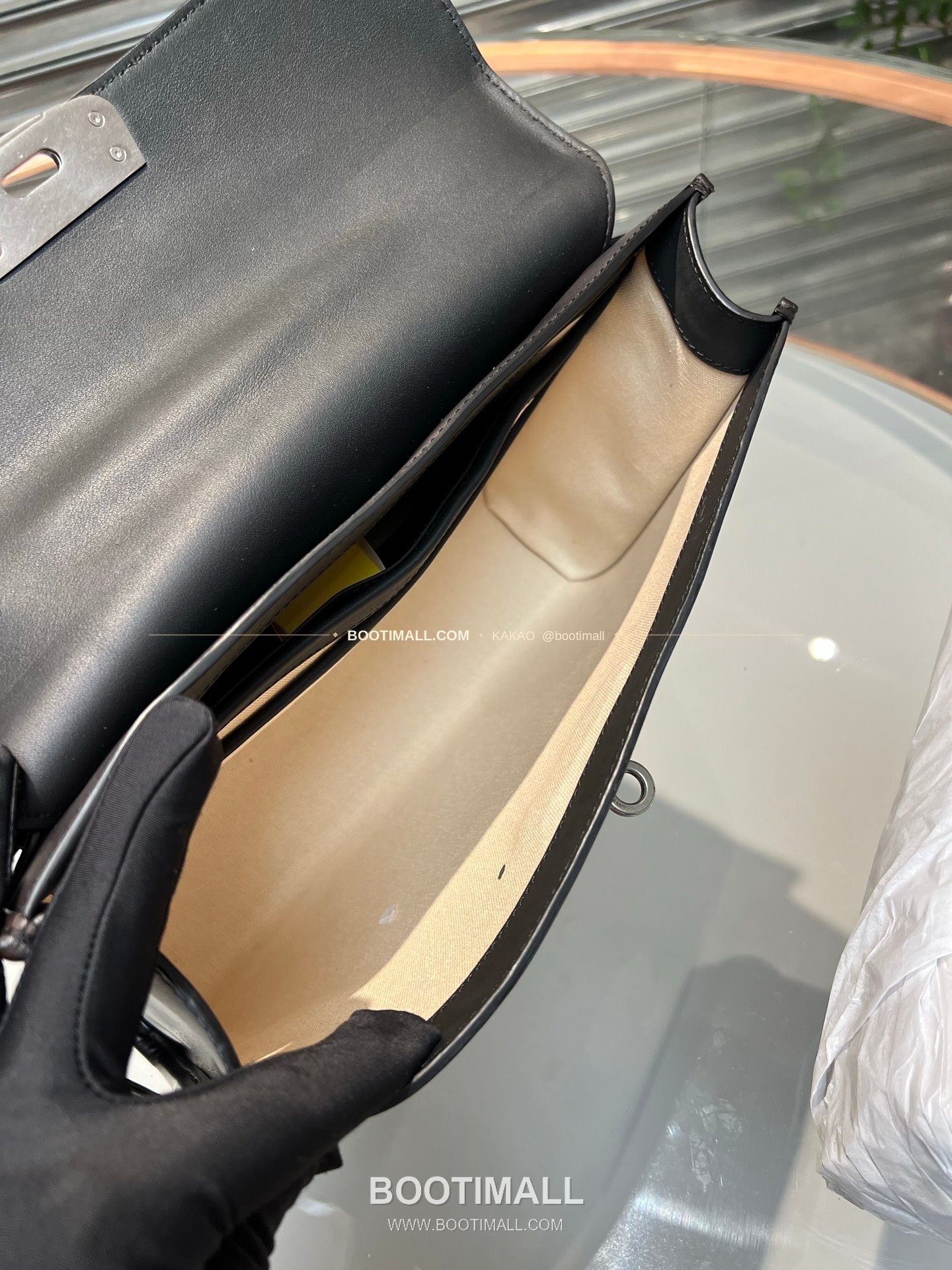 벨루티 파티나 카프스킨 수공 컬러링 스퀘어 크로스백 Berluti Patina Calfskin Hand Colored Square Crossbody Bag 30cm 11