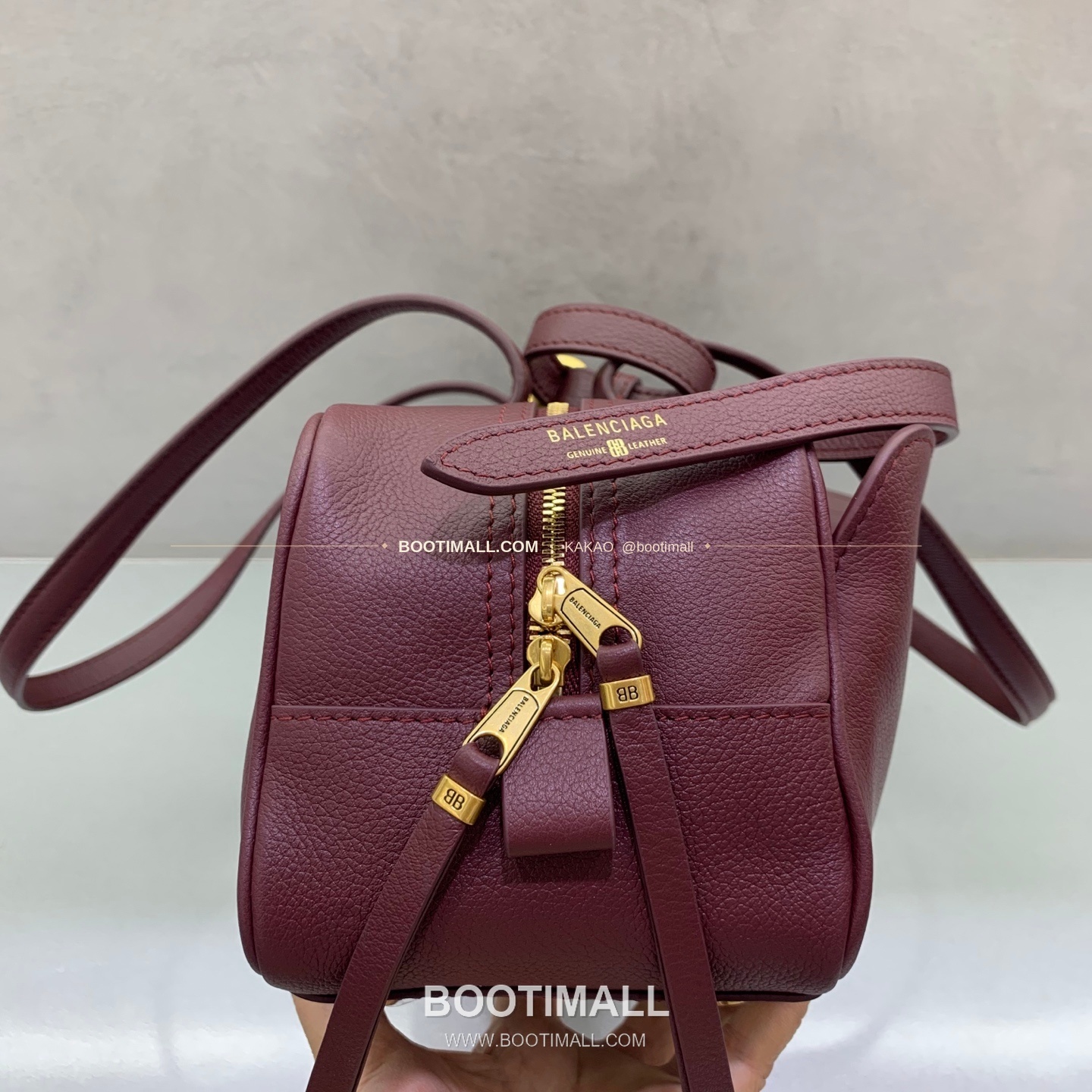 발렌시아가 캐리 볼링 스몰 레더 토트백 Balenciaga Carrie Bowling Small Leather Black Tote Bag 8329201180 33cm 3