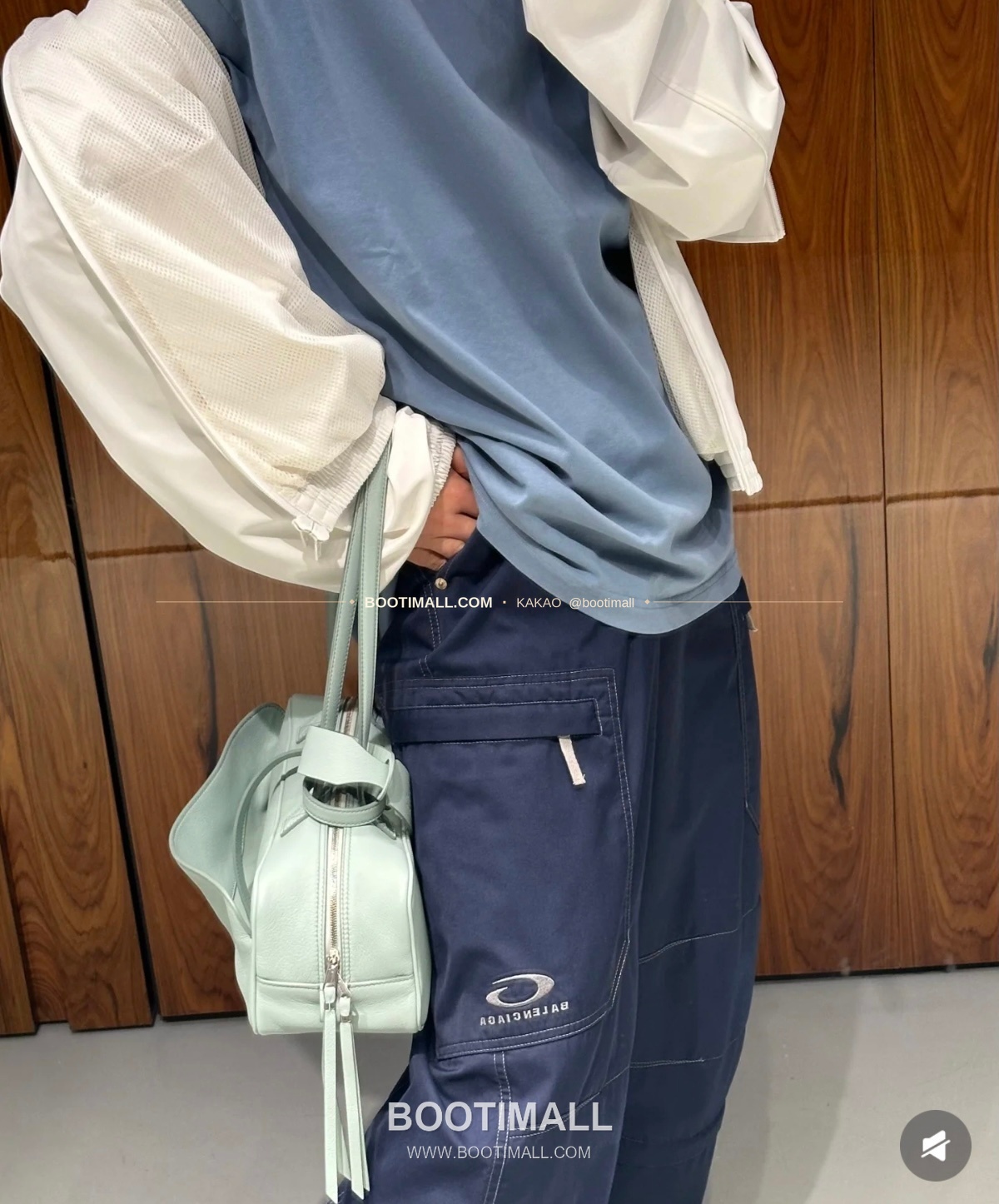 발렌시아가 캐리 볼링 스몰 레더 토트백 Balenciaga Carrie Bowling Small Leather Black Tote Bag 8329201180 33cm 3