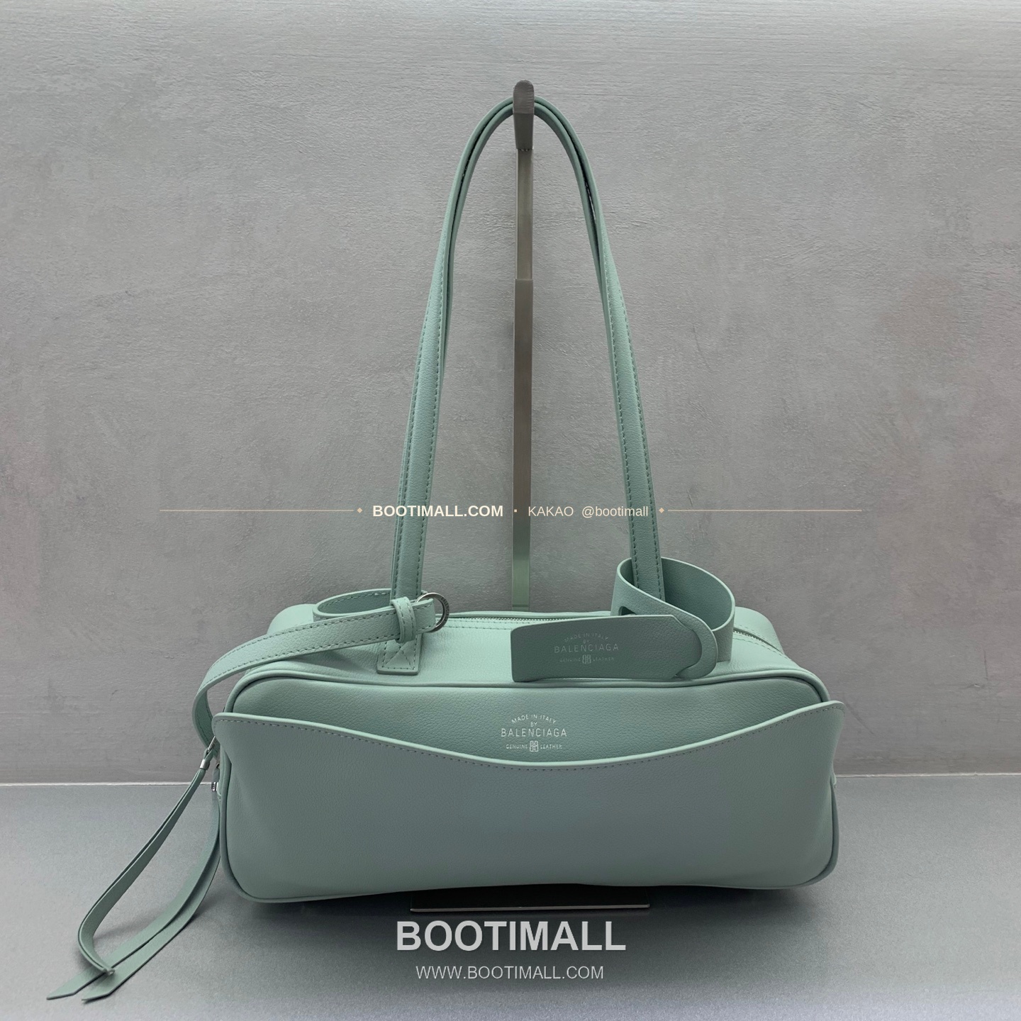 발렌시아가 캐리 볼링 스몰 레더 토트백 Balenciaga Carrie Bowling Small Leather Black Tote Bag 8329201180 33cm 7