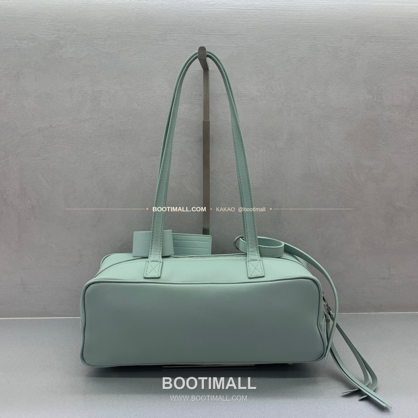 발렌시아가 캐리 볼링 스몰 레더 토트백 Balenciaga Carrie Bowling Small Leather Black Tote Bag 8329201180 33cm 8