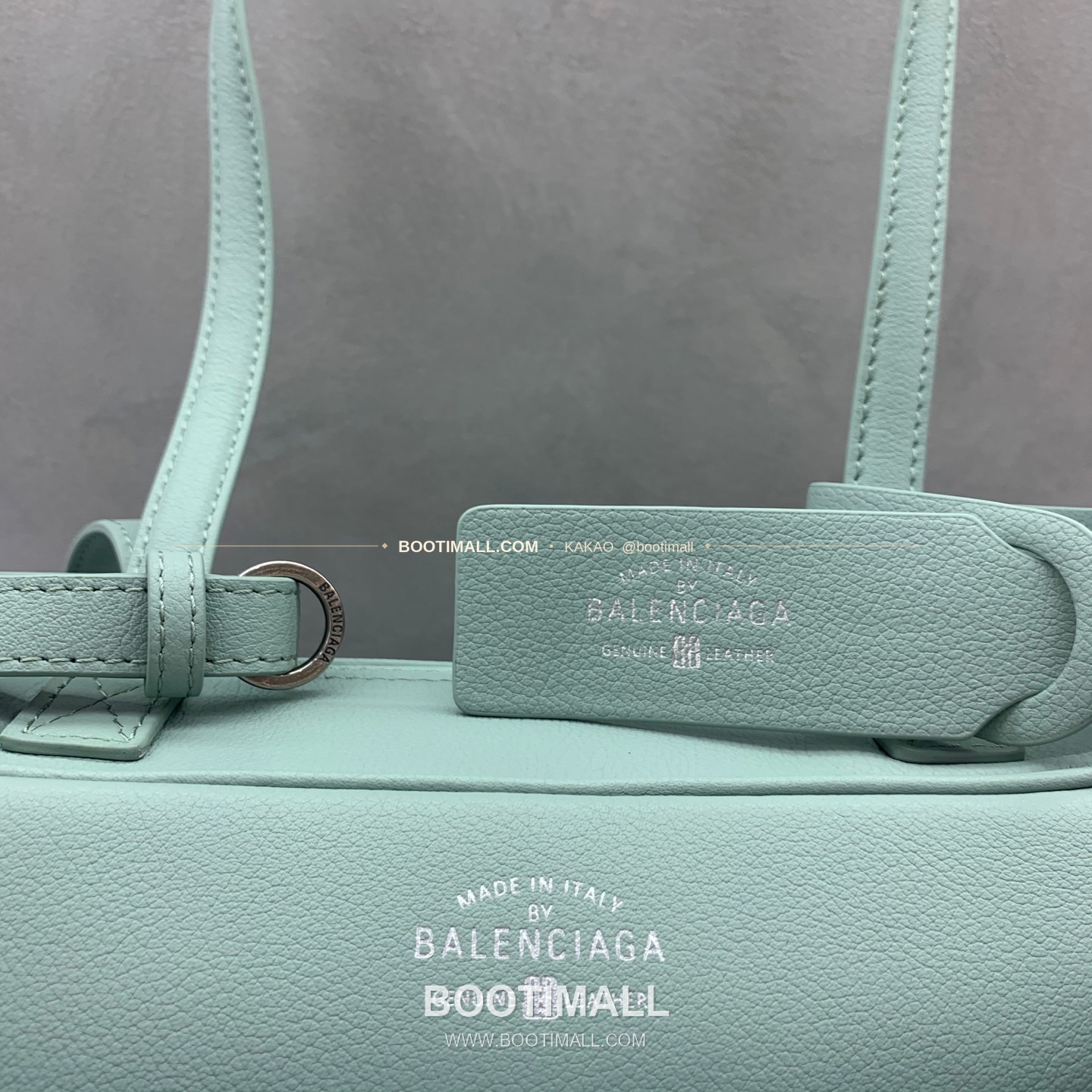 발렌시아가 캐리 볼링 스몰 레더 토트백 Balenciaga Carrie Bowling Small Leather Black Tote Bag 8329201180 33cm 12