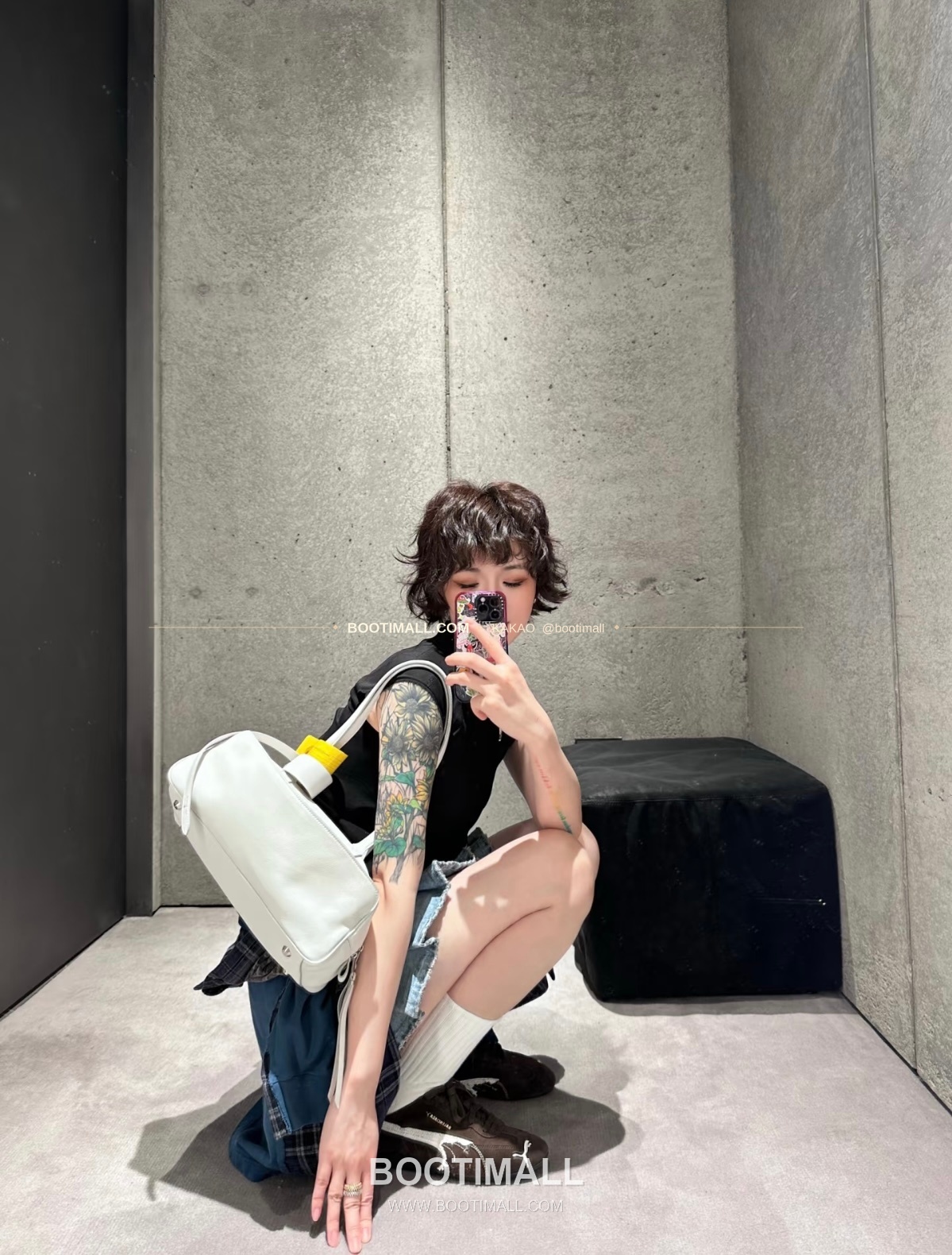 발렌시아가 캐리 볼링 스몰 레더 토트백 Balenciaga Carrie Bowling Small Leather Black Tote Bag 8329201180 33cm 2