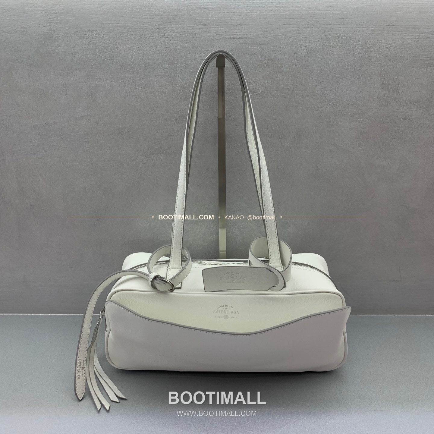 발렌시아가 캐리 볼링 스몰 레더 토트백 Balenciaga Carrie Bowling Small Leather Black Tote Bag 8329201180 33cm 4