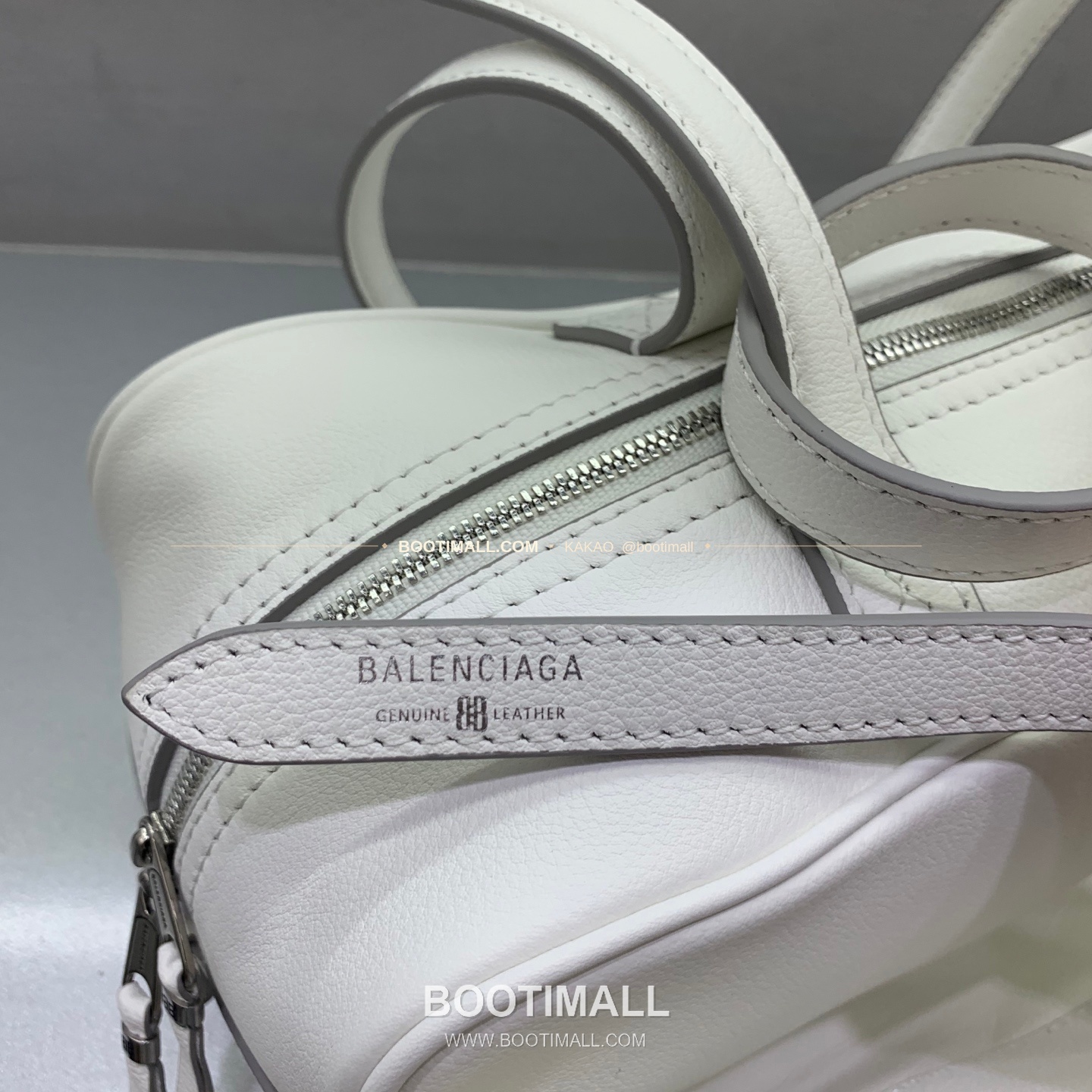 발렌시아가 캐리 볼링 스몰 레더 토트백 Balenciaga Carrie Bowling Small Leather Black Tote Bag 8329201180 33cm 7