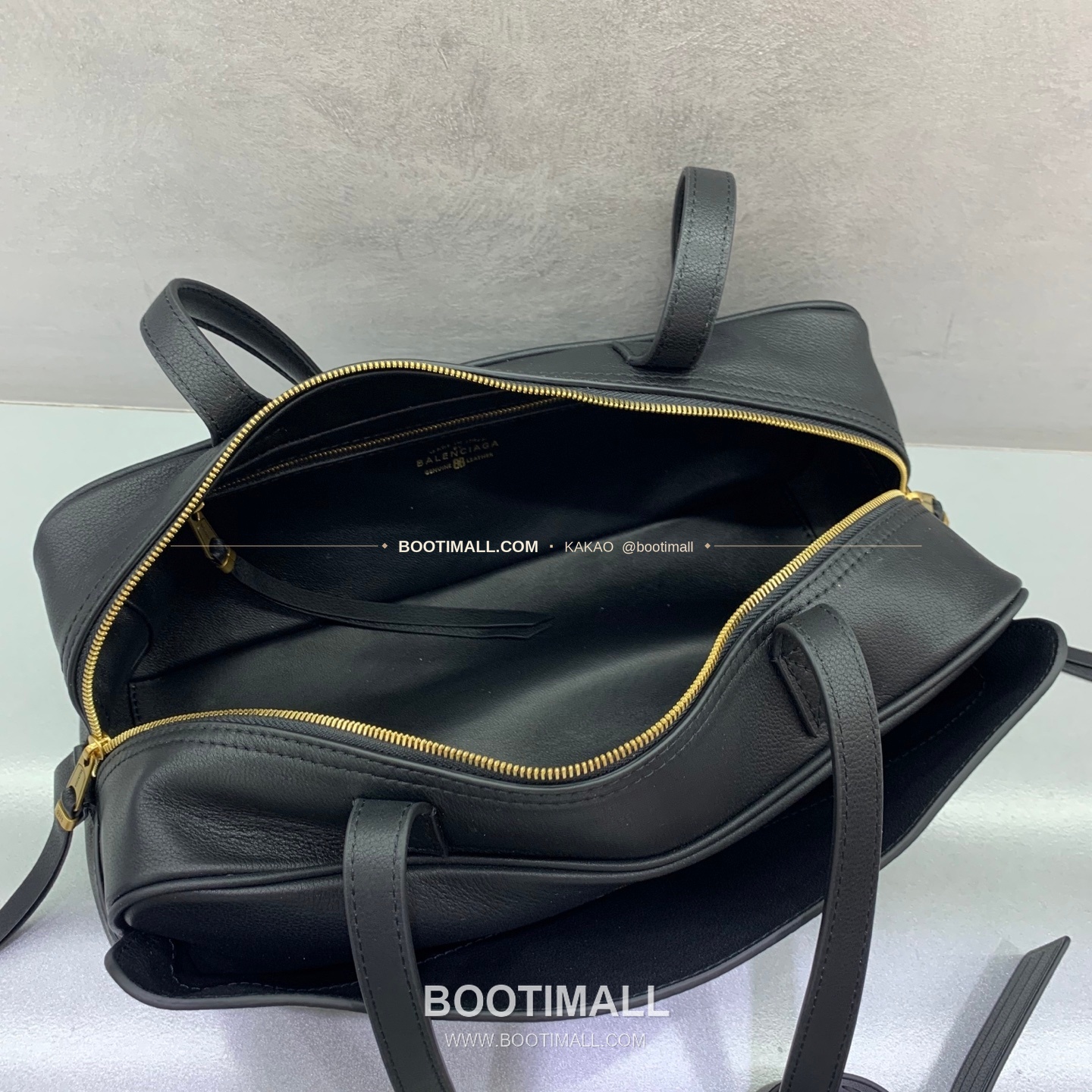발렌시아가 캐리 볼링 스몰 레더 토트백 Balenciaga Carrie Bowling Small Leather Black Tote Bag 8329201180 33cm 7
