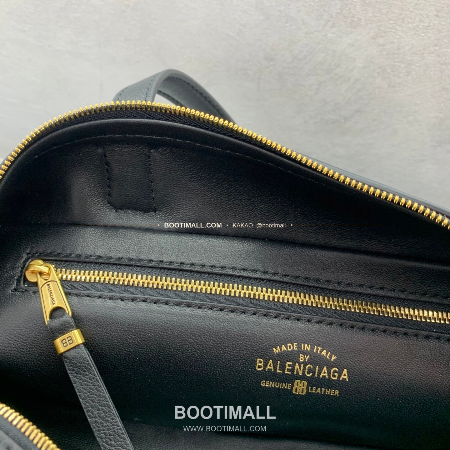 발렌시아가 캐리 볼링 스몰 레더 토트백 Balenciaga Carrie Bowling Small Leather Black Tote Bag 8329201180 33cm 8