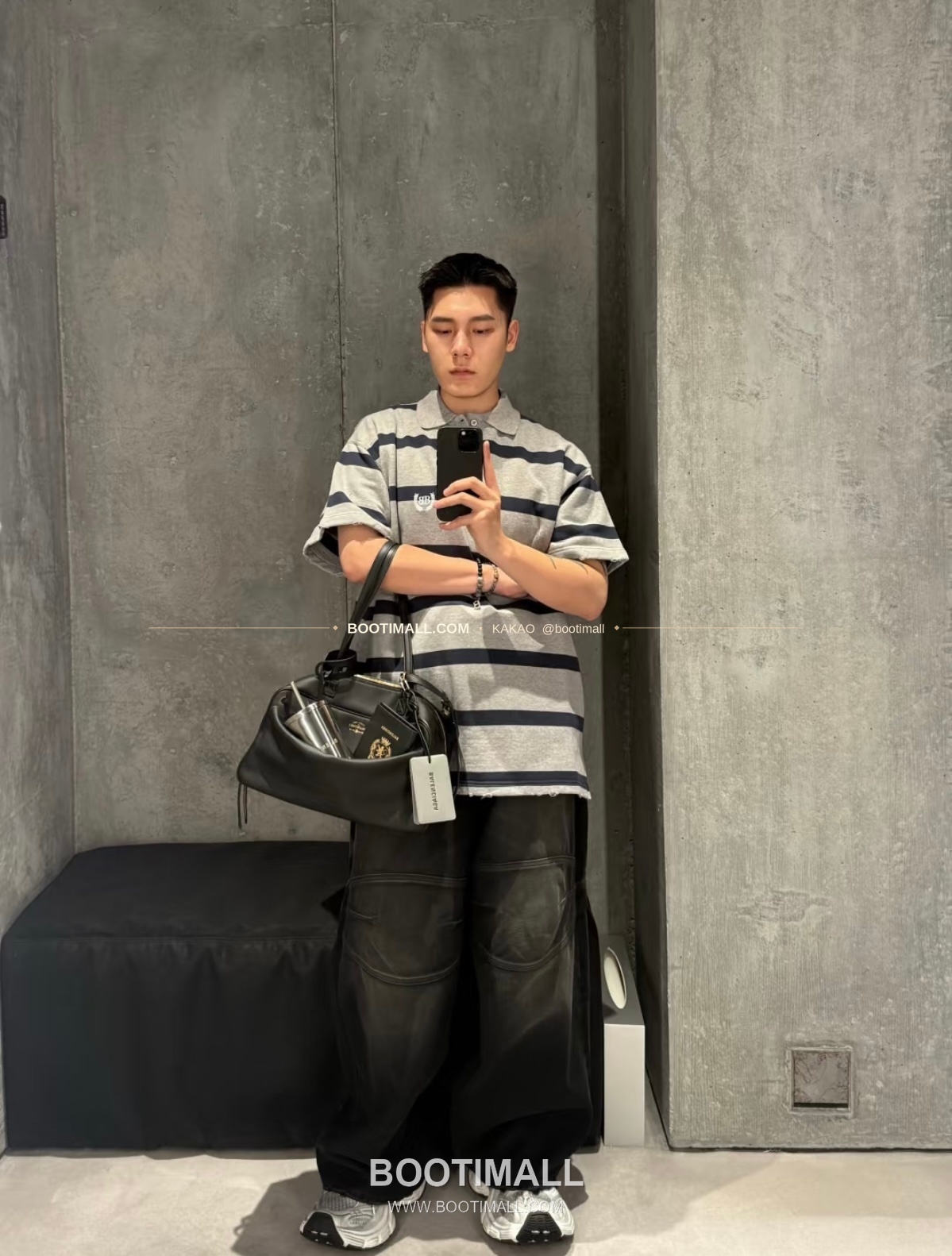 발렌시아가 캐리 볼링 라지 레더 블랙 토트백 Balenciaga Carrie Bowling Large Leather Black Tote Bag 8329201280 36cm 3