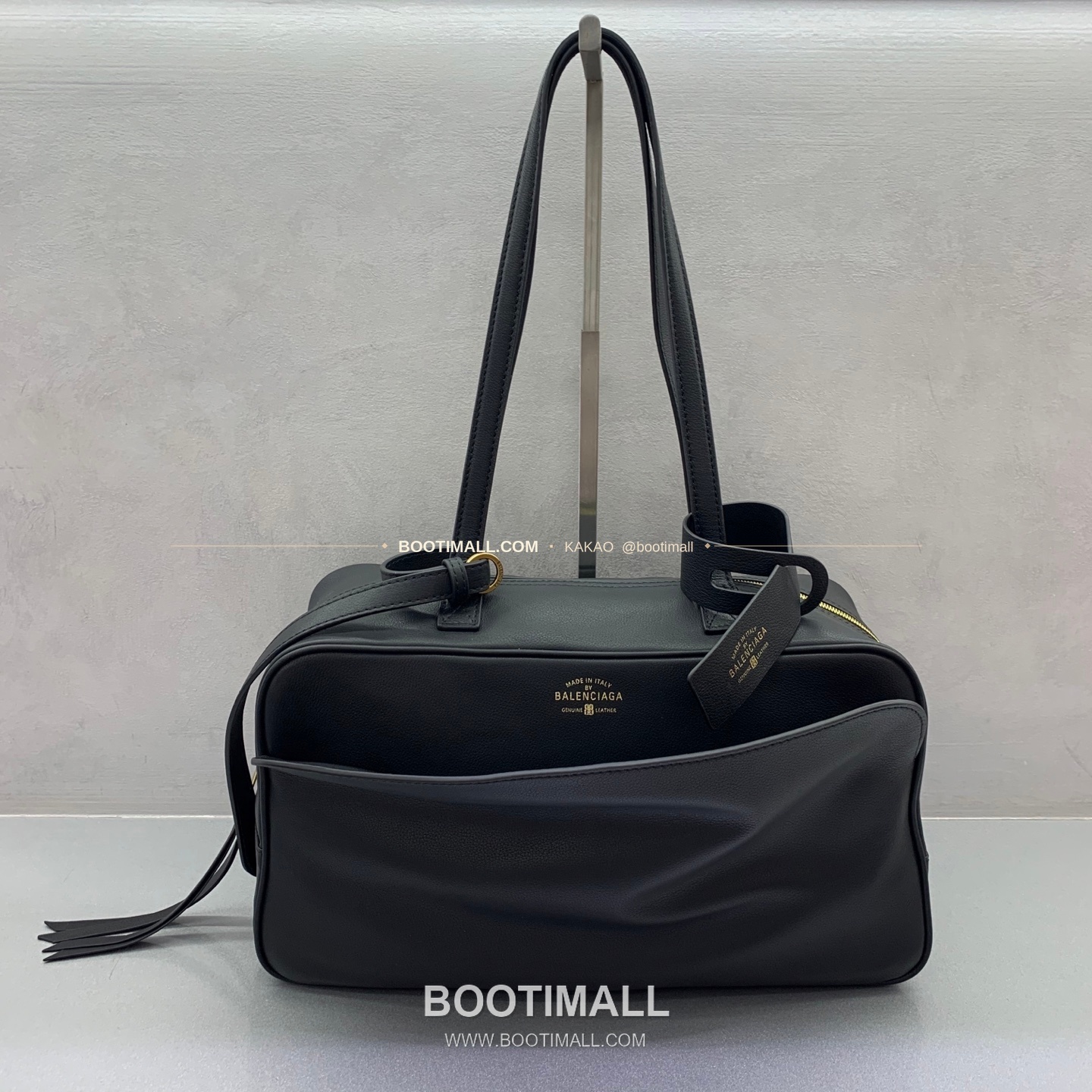 발렌시아가 캐리 볼링 라지 레더 블랙 토트백 Balenciaga Carrie Bowling Large Leather Black Tote Bag 8329201280 36cm 4