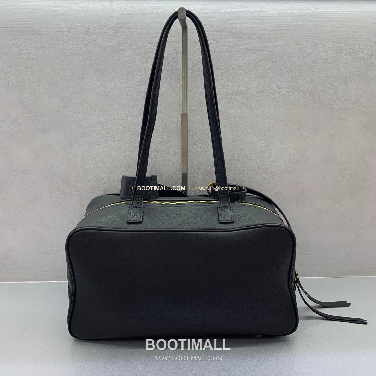 발렌시아가 캐리 볼링 라지 레더 블랙 토트백 Balenciaga Carrie Bowling Large Leather Black Tote Bag 8329201280 36cm 5