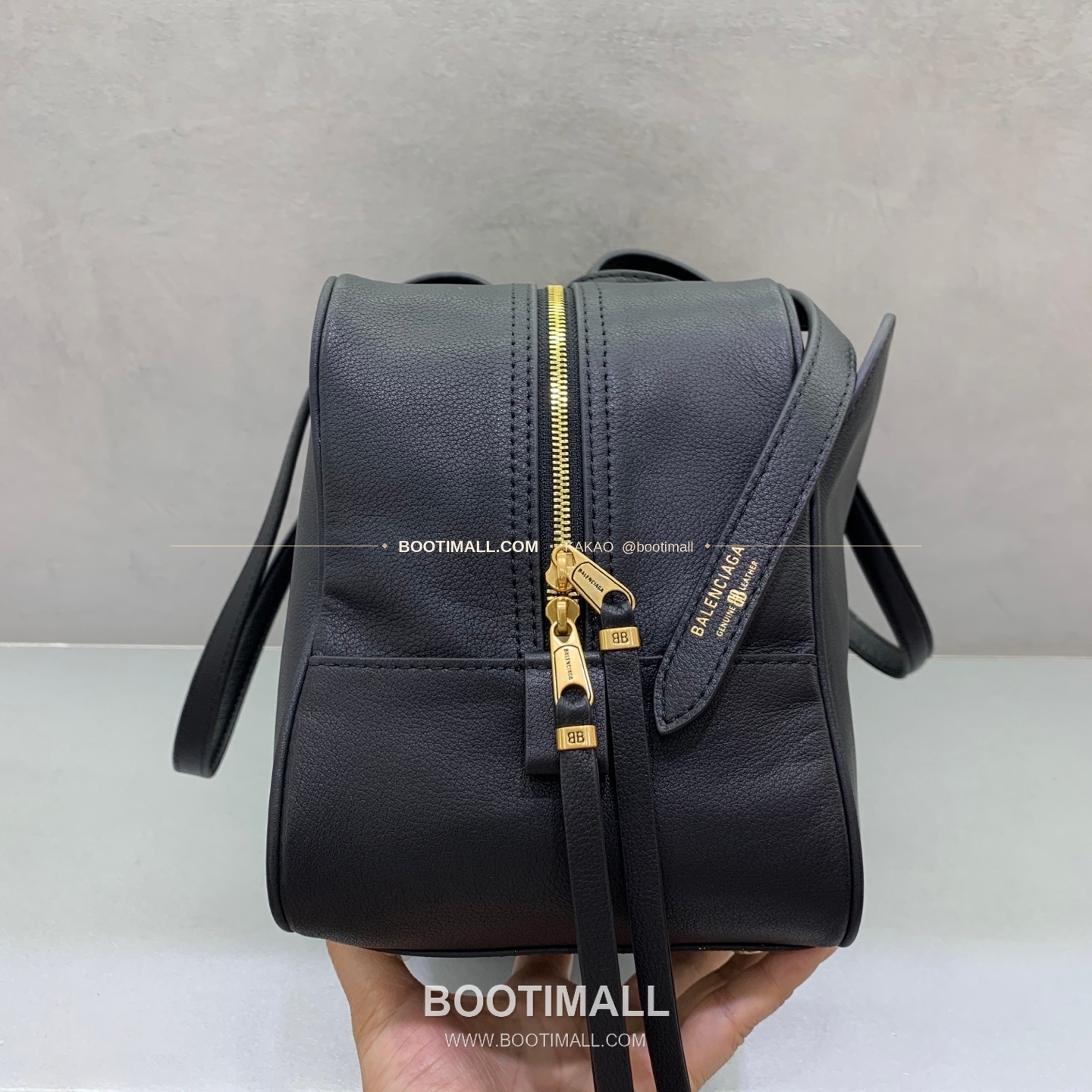 발렌시아가 캐리 볼링 라지 레더 블랙 토트백 Balenciaga Carrie Bowling Large Leather Black Tote Bag 8329201280 36cm 6