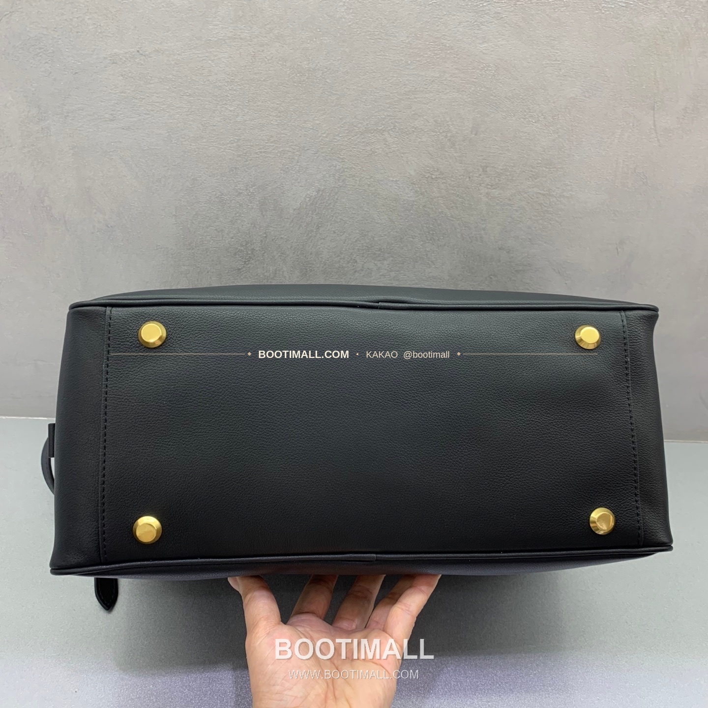 발렌시아가 캐리 볼링 라지 레더 블랙 토트백 Balenciaga Carrie Bowling Large Leather Black Tote Bag 8329201280 36cm 8