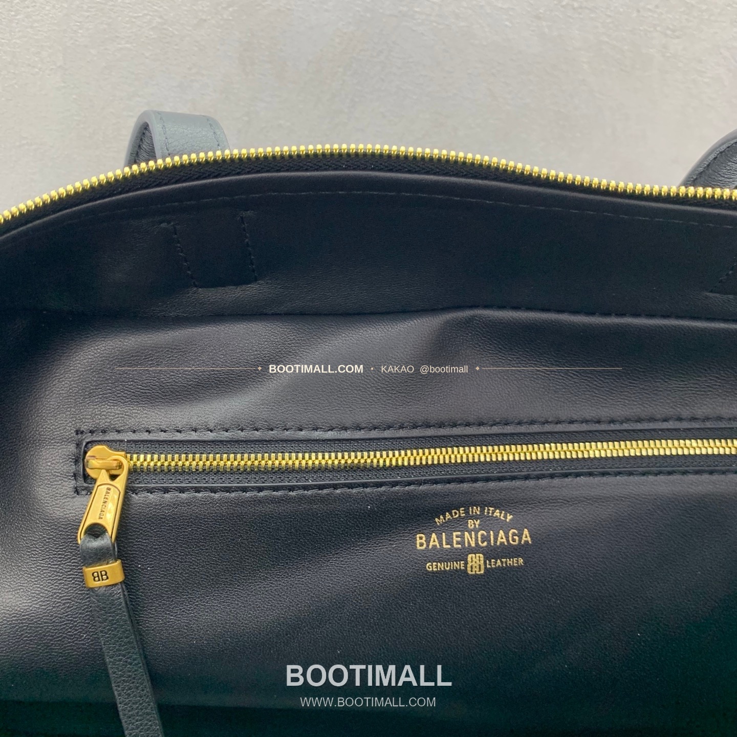 발렌시아가 캐리 볼링 라지 레더 블랙 토트백 Balenciaga Carrie Bowling Large Leather Black Tote Bag 8329201280 36cm 10