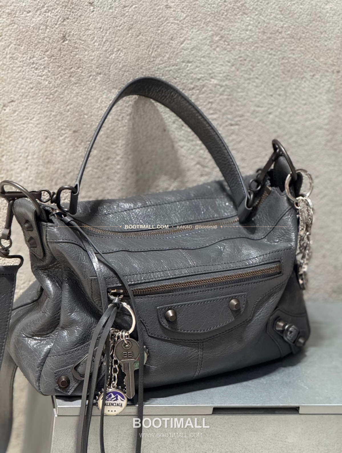 발렌시아가 시티 모토 스몰 레더 블랙 크로스백 Balenciaga City Moto Small Leather Black Crossbody Bag 846188980 29cm 1