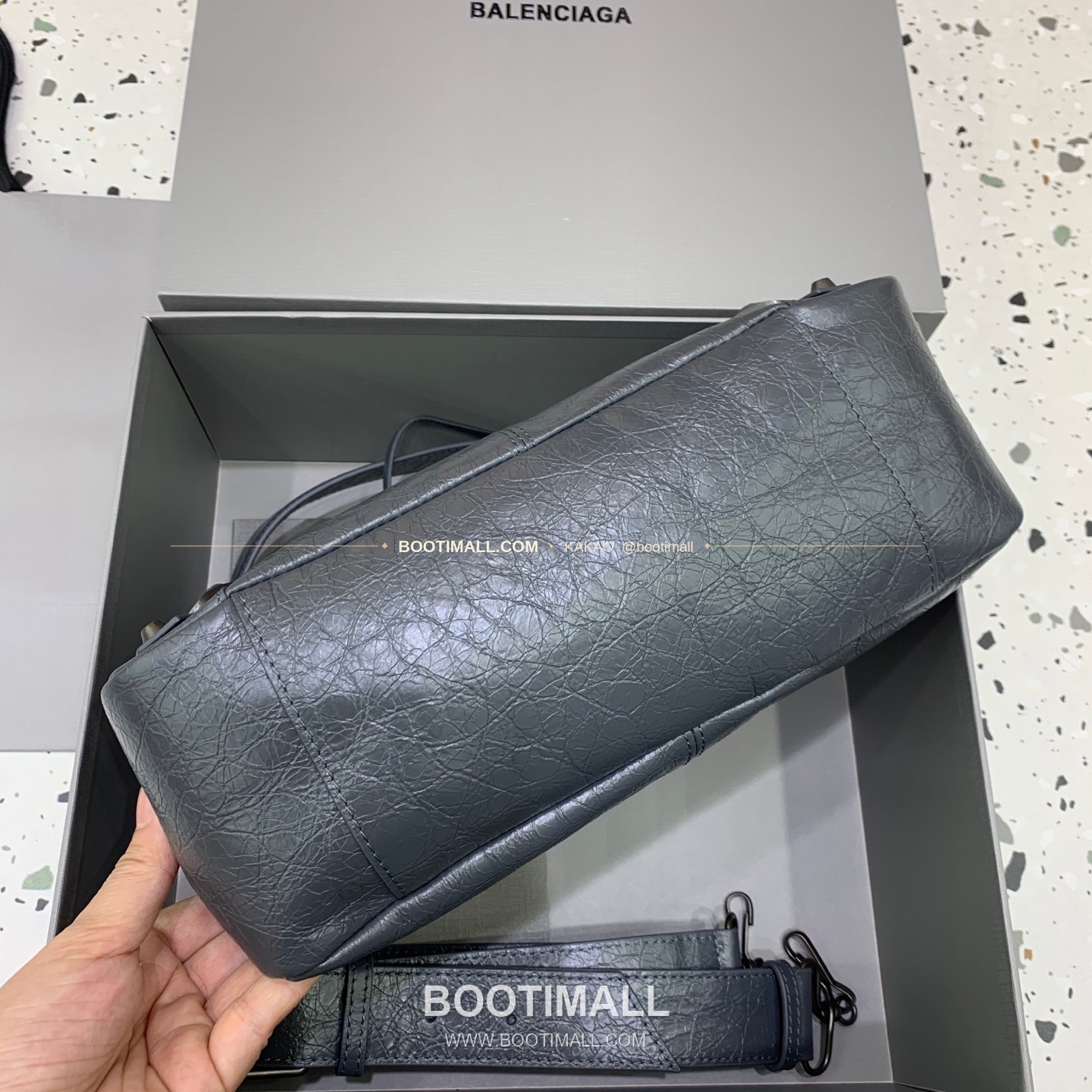 발렌시아가 시티 모토 스몰 레더 블랙 크로스백 Balenciaga City Moto Small Leather Black Crossbody Bag 846188980 29cm 8