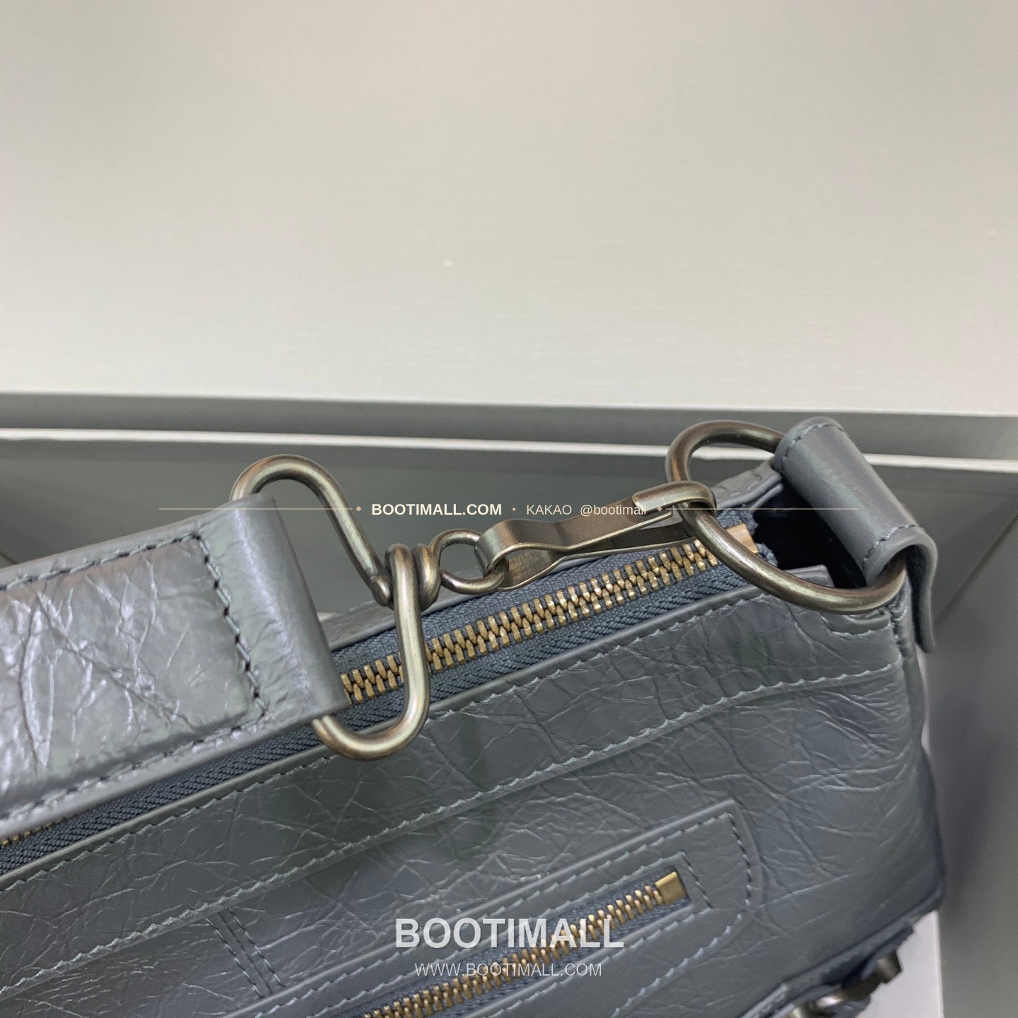 발렌시아가 시티 모토 스몰 레더 블랙 크로스백 Balenciaga City Moto Small Leather Black Crossbody Bag 846188980 29cm 10