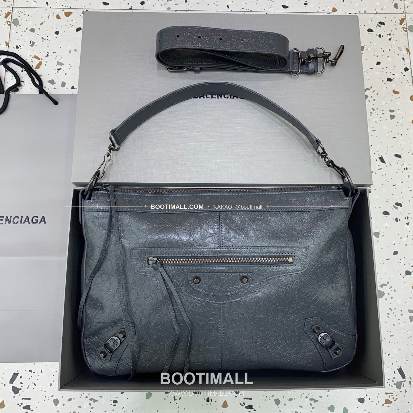 발렌시아가 시티 모토 라지 레더 블랙 크로스백 Balenciaga City Moto Large Leather Black Crossbody Bag 8461881080 38cm 1