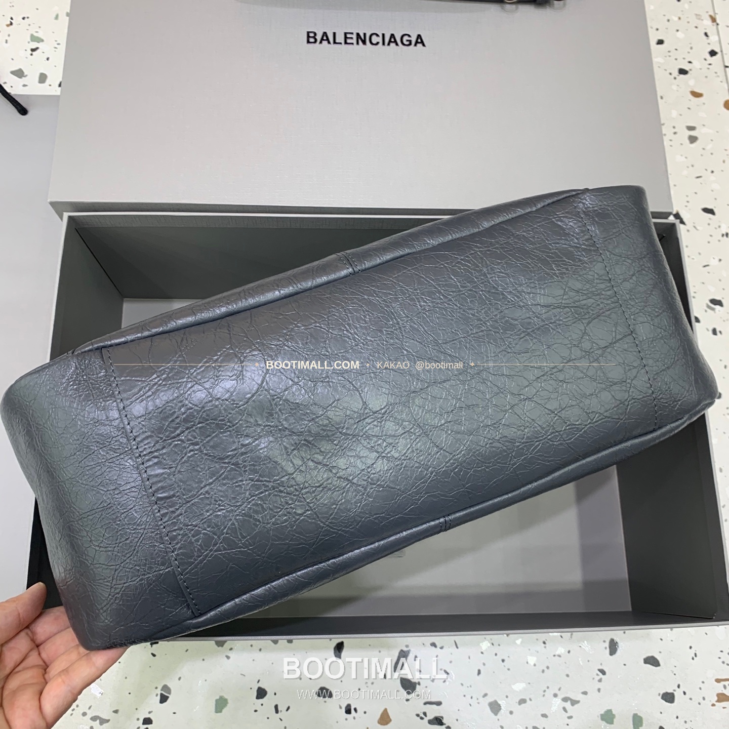 발렌시아가 시티 모토 라지 레더 블랙 크로스백 Balenciaga City Moto Large Leather Black Crossbody Bag 8461881080 38cm 4