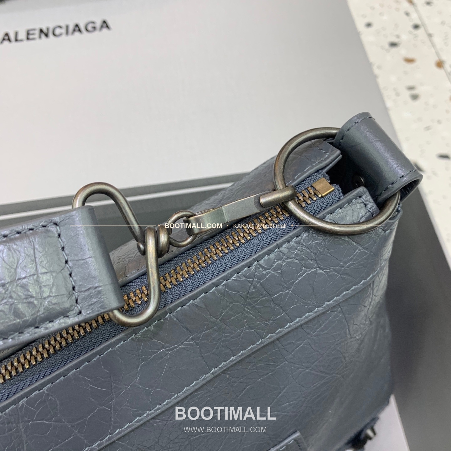 발렌시아가 시티 모토 라지 레더 블랙 크로스백 Balenciaga City Moto Large Leather Black Crossbody Bag 8461881080 38cm 6