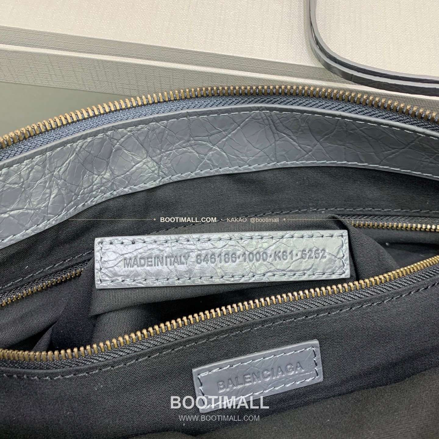 발렌시아가 시티 모토 라지 레더 블랙 크로스백 Balenciaga City Moto Large Leather Black Crossbody Bag 8461881080 38cm 8