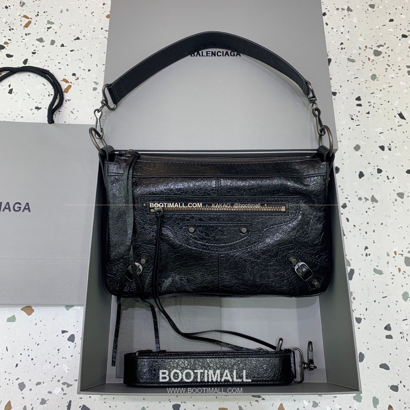 발렌시아가 시티 모토 스몰 레더 블랙 크로스백 Balenciaga City Moto Small Leather Black Crossbody Bag 846188980 29cm 1