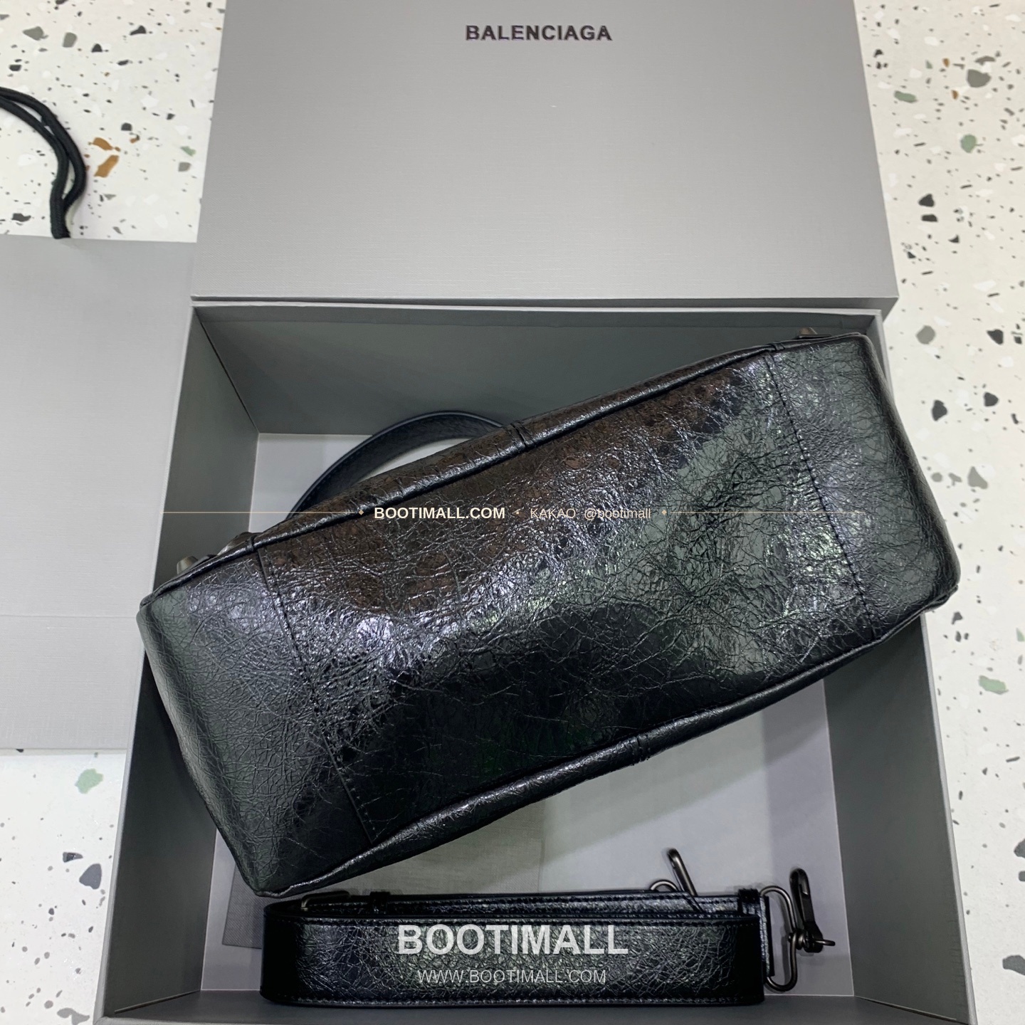 발렌시아가 시티 모토 스몰 레더 블랙 크로스백 Balenciaga City Moto Small Leather Black Crossbody Bag 846188980 29cm 4