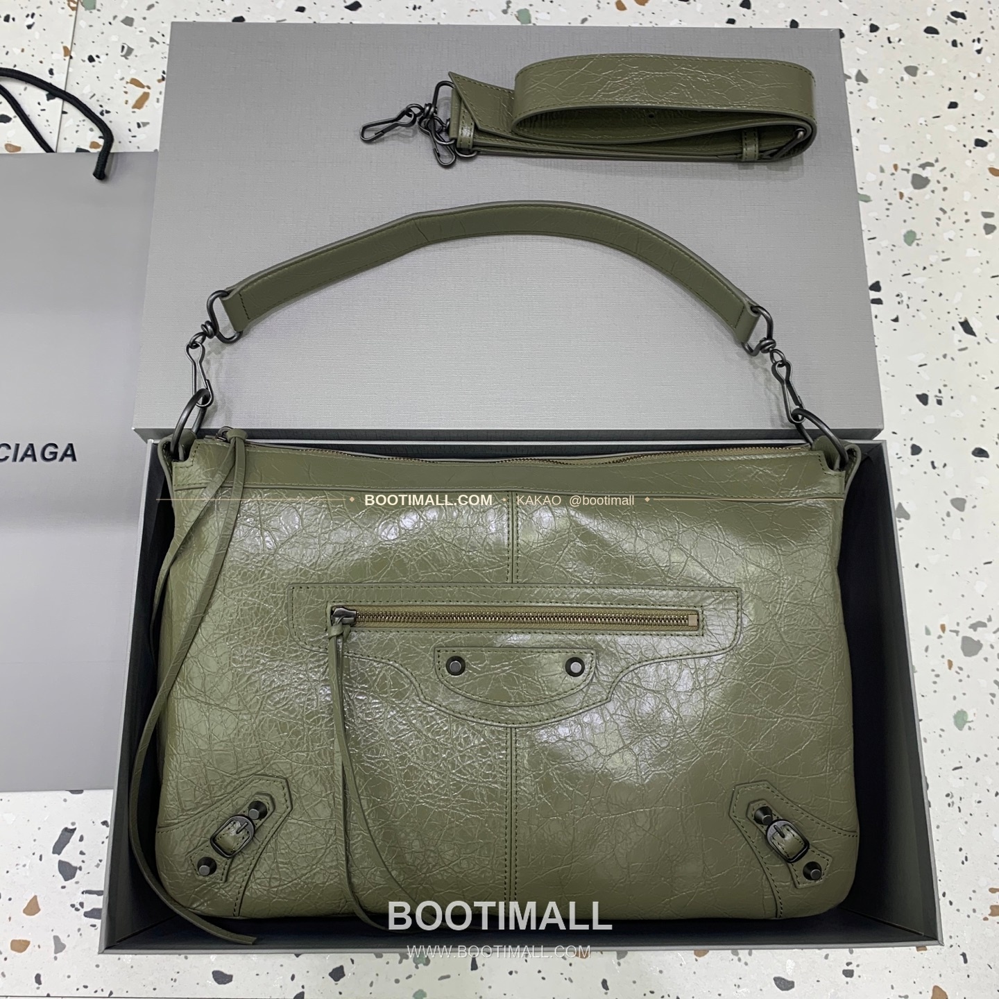 발렌시아가 시티 모토 라지 레더 블랙 크로스백 Balenciaga City Moto Large Leather Black Crossbody Bag 8461881080 38cm 1