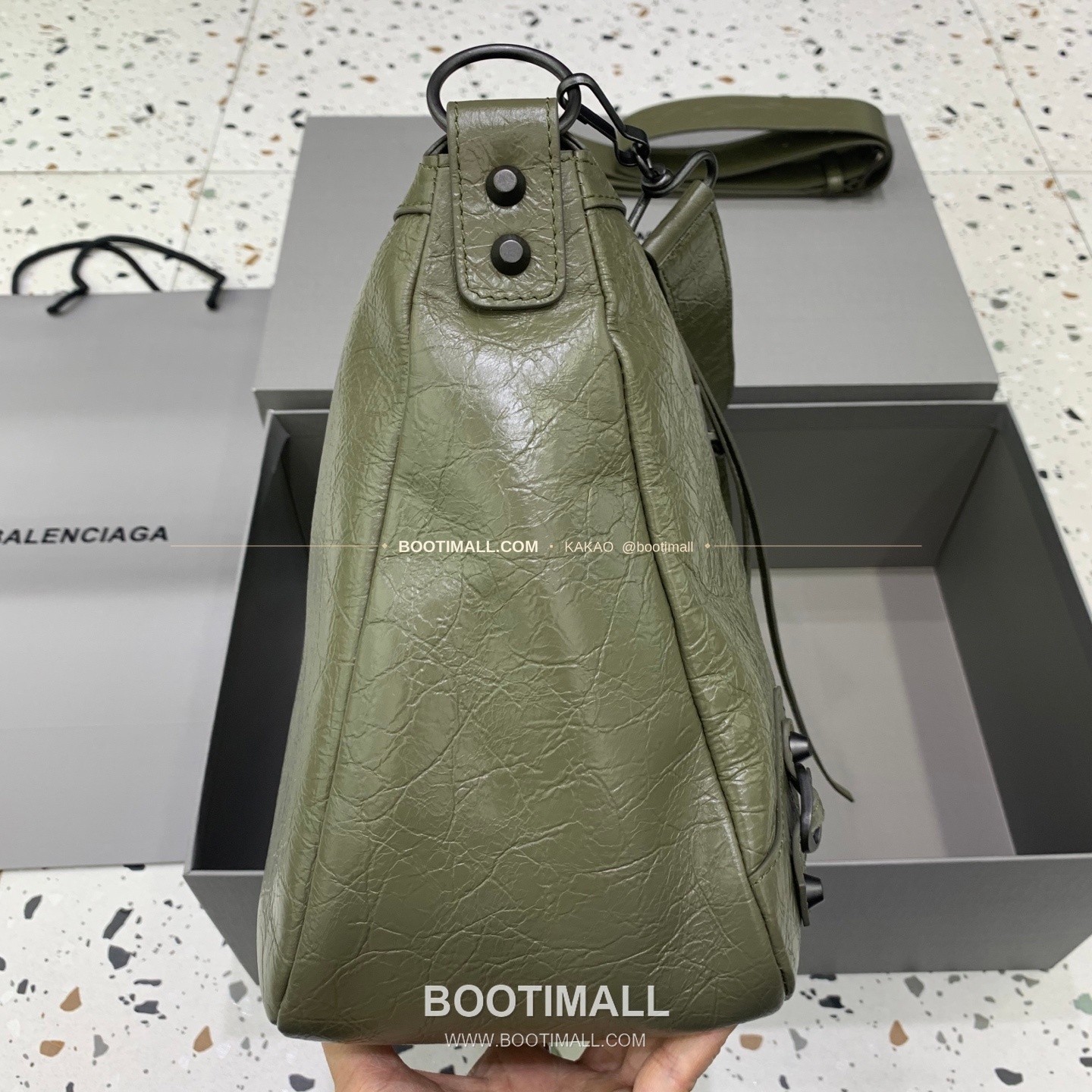 발렌시아가 시티 모토 라지 레더 블랙 크로스백 Balenciaga City Moto Large Leather Black Crossbody Bag 8461881080 38cm 3